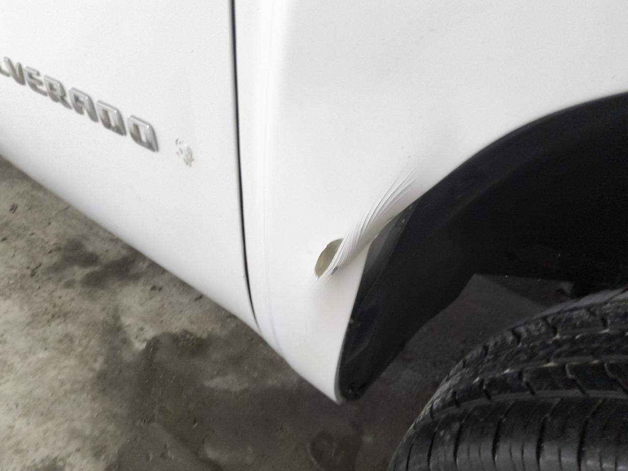 2009 Chevrolet Silverado C1500 White vin: 1GCEC14X39Z151725 Damage: Right Front Fender, Dent(S) W/ Paint Dmg, > 12 Inches