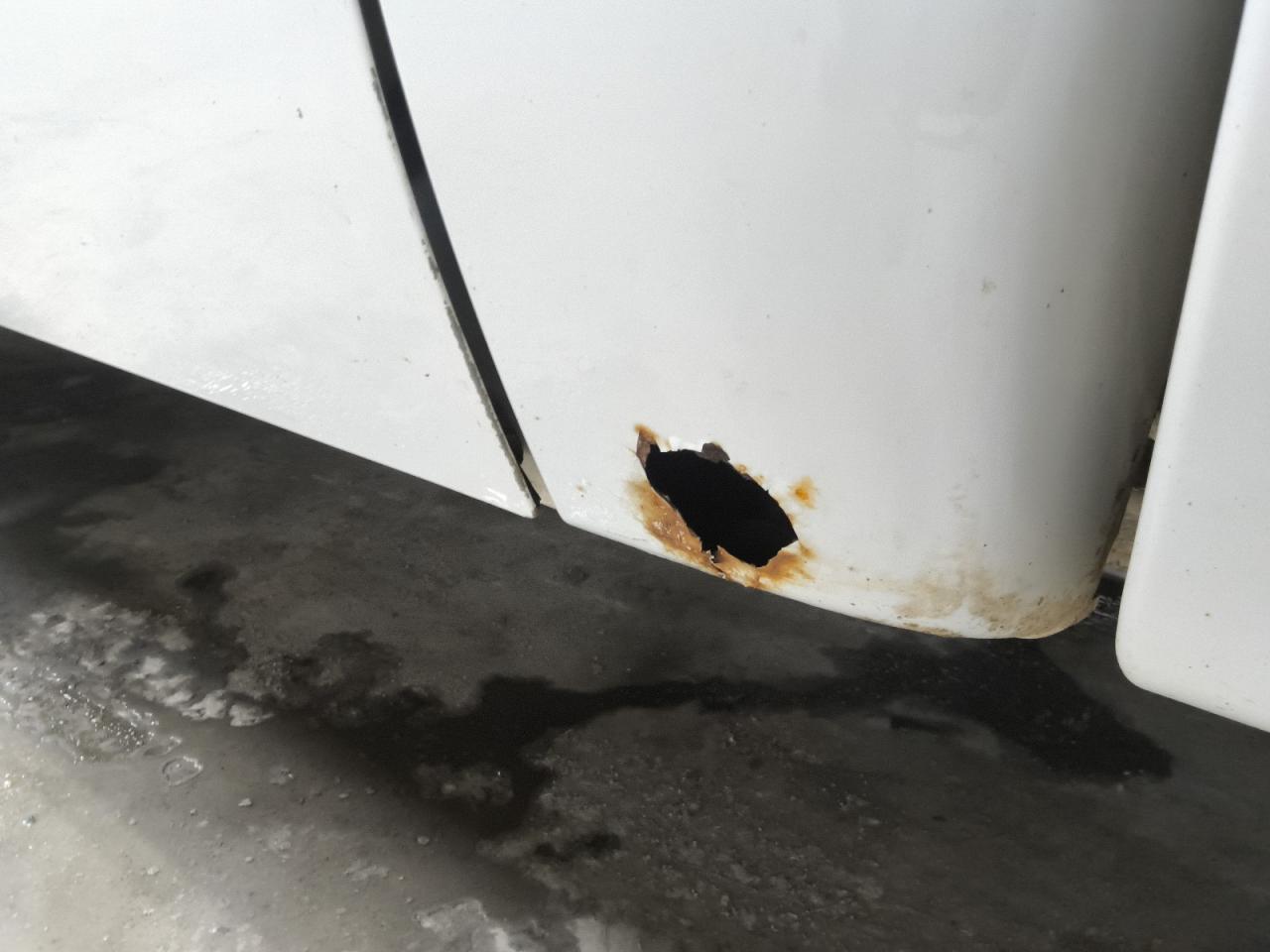 2009 Chevrolet Silverado C1500 White vin: 1GCEC14X39Z151725 Damage: L Cab Corner Panel, Corrosion, 5 To 6 Inches