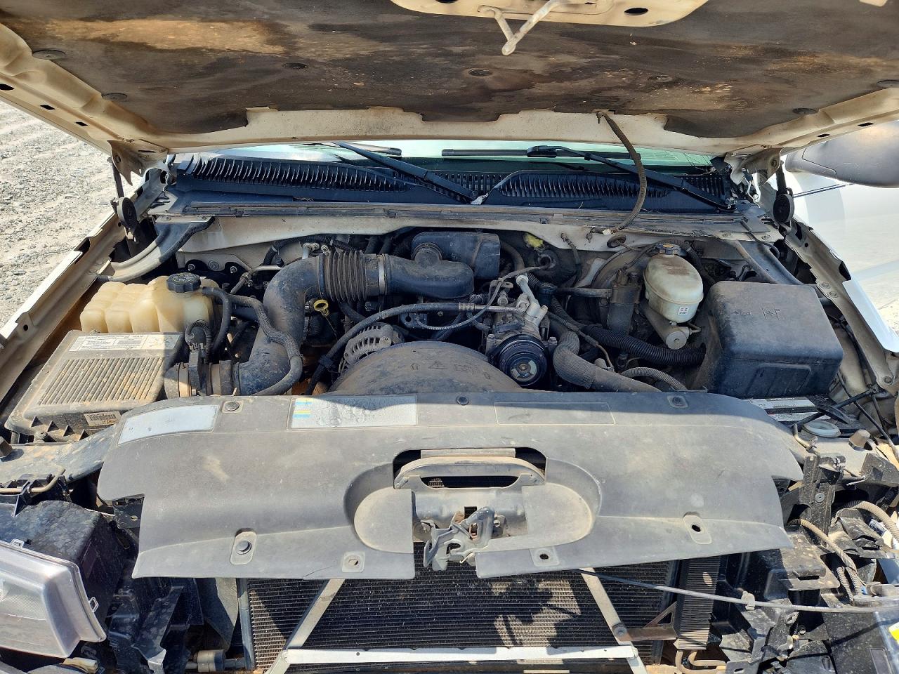 2003 Chevrolet Silverado C1500 White vin: 1GCEC14X43Z156097