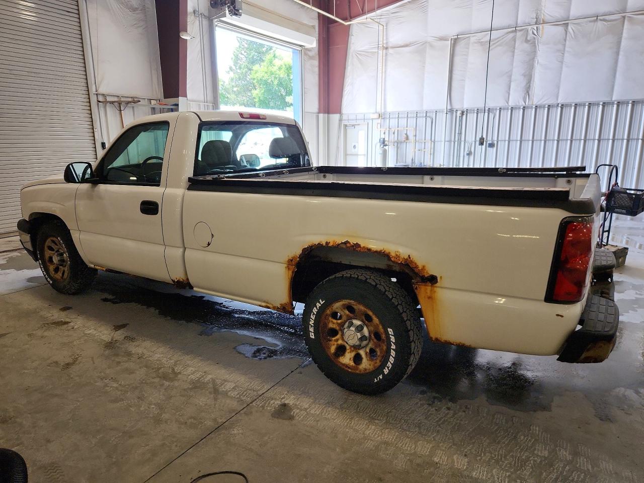 2006 Chevrolet Silverado C1500 White vin: 1GCEC14X46Z301711