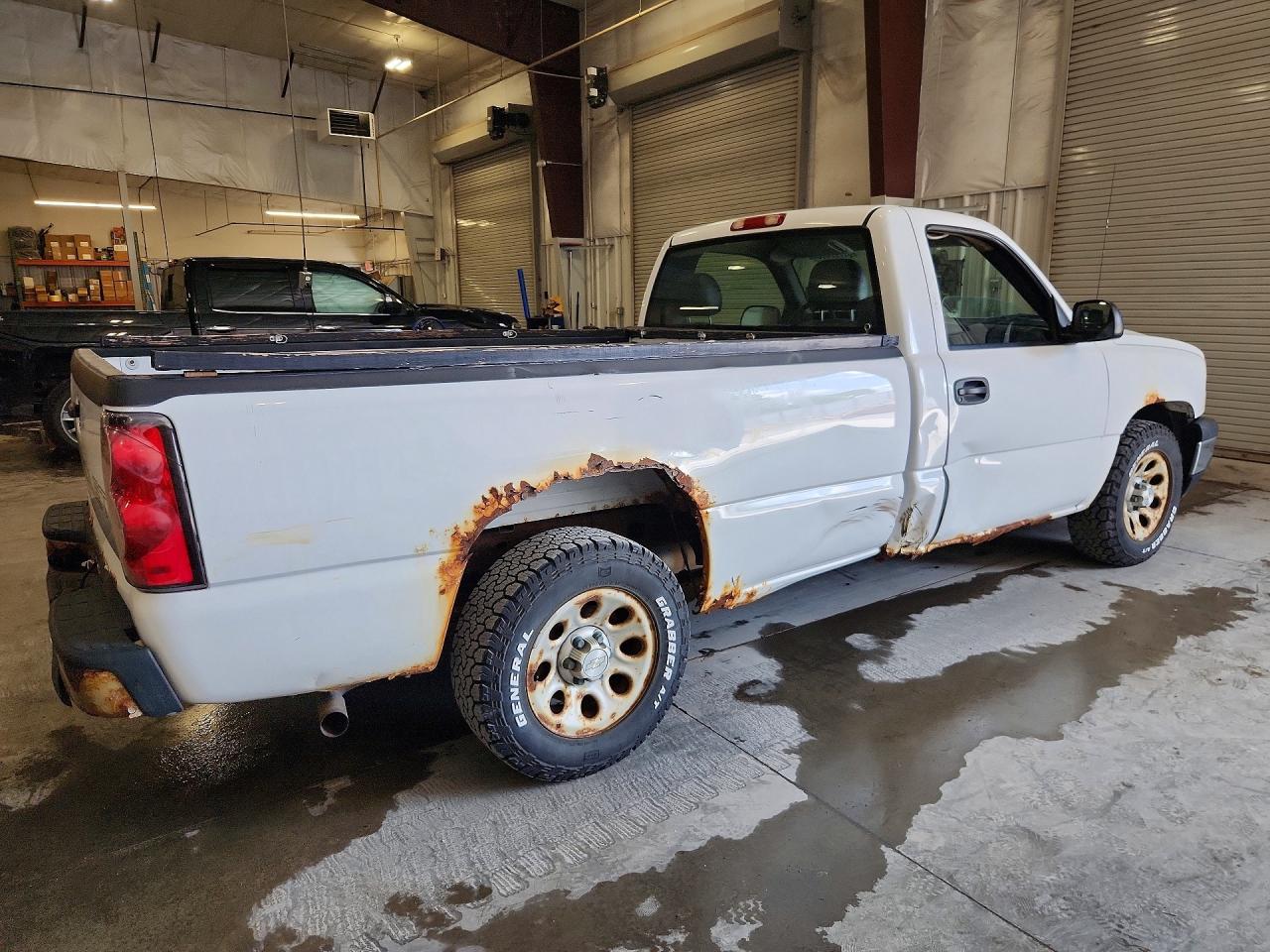 2006 Chevrolet Silverado C1500 White vin: 1GCEC14X46Z301711