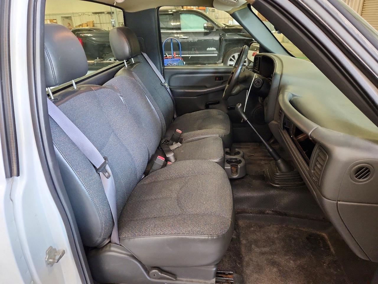 2006 Chevrolet Silverado C1500 White vin: 1GCEC14X46Z301711