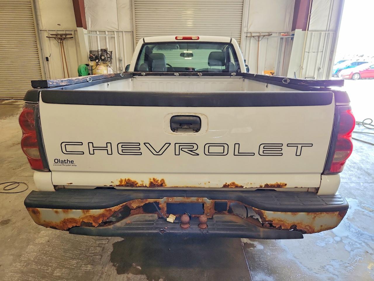 2006 Chevrolet Silverado C1500 White vin: 1GCEC14X46Z301711