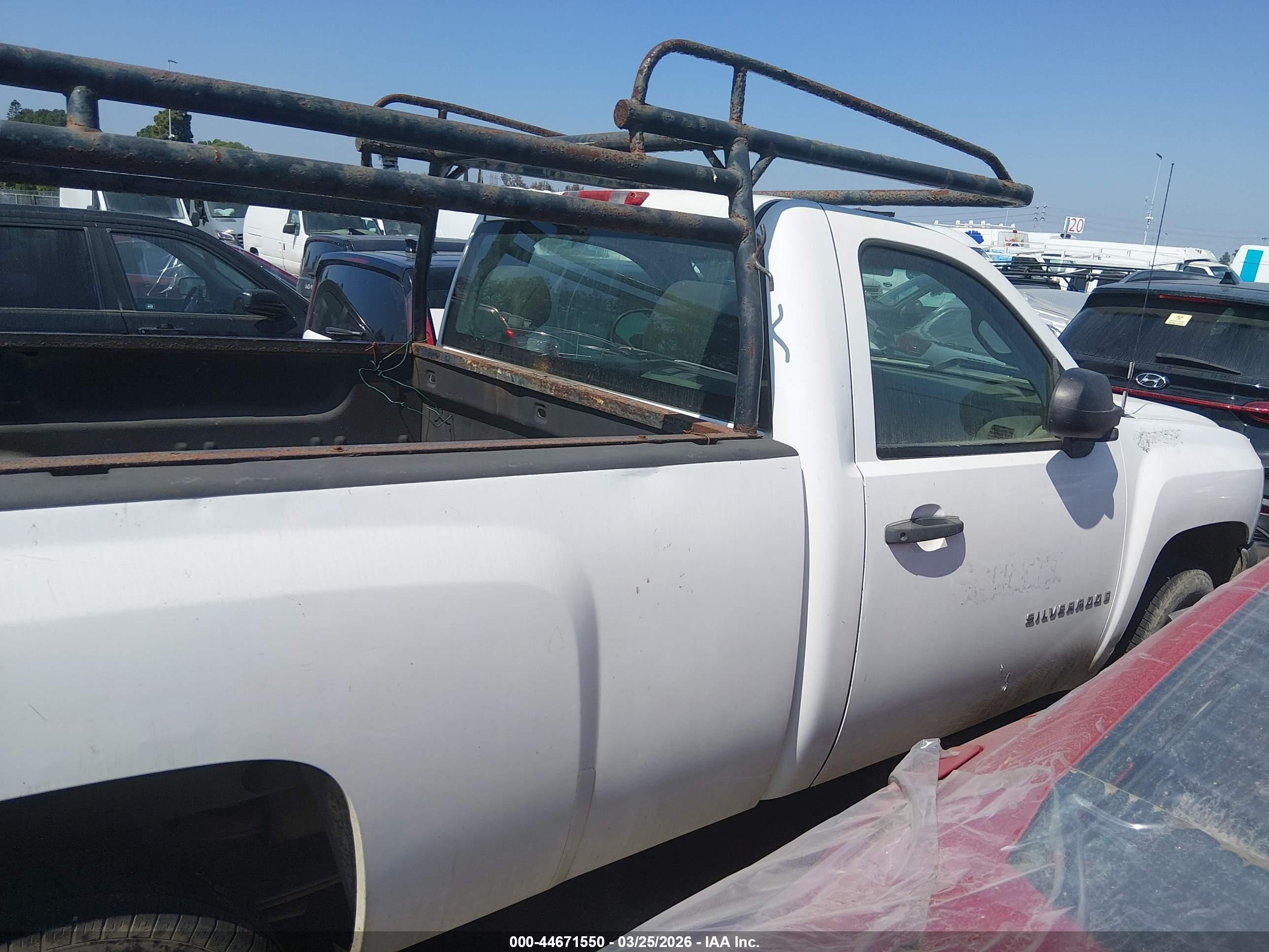 2008 Chevrolet Silverado 1500 Work Truck Белый vin: 1GCEC14X48Z260466