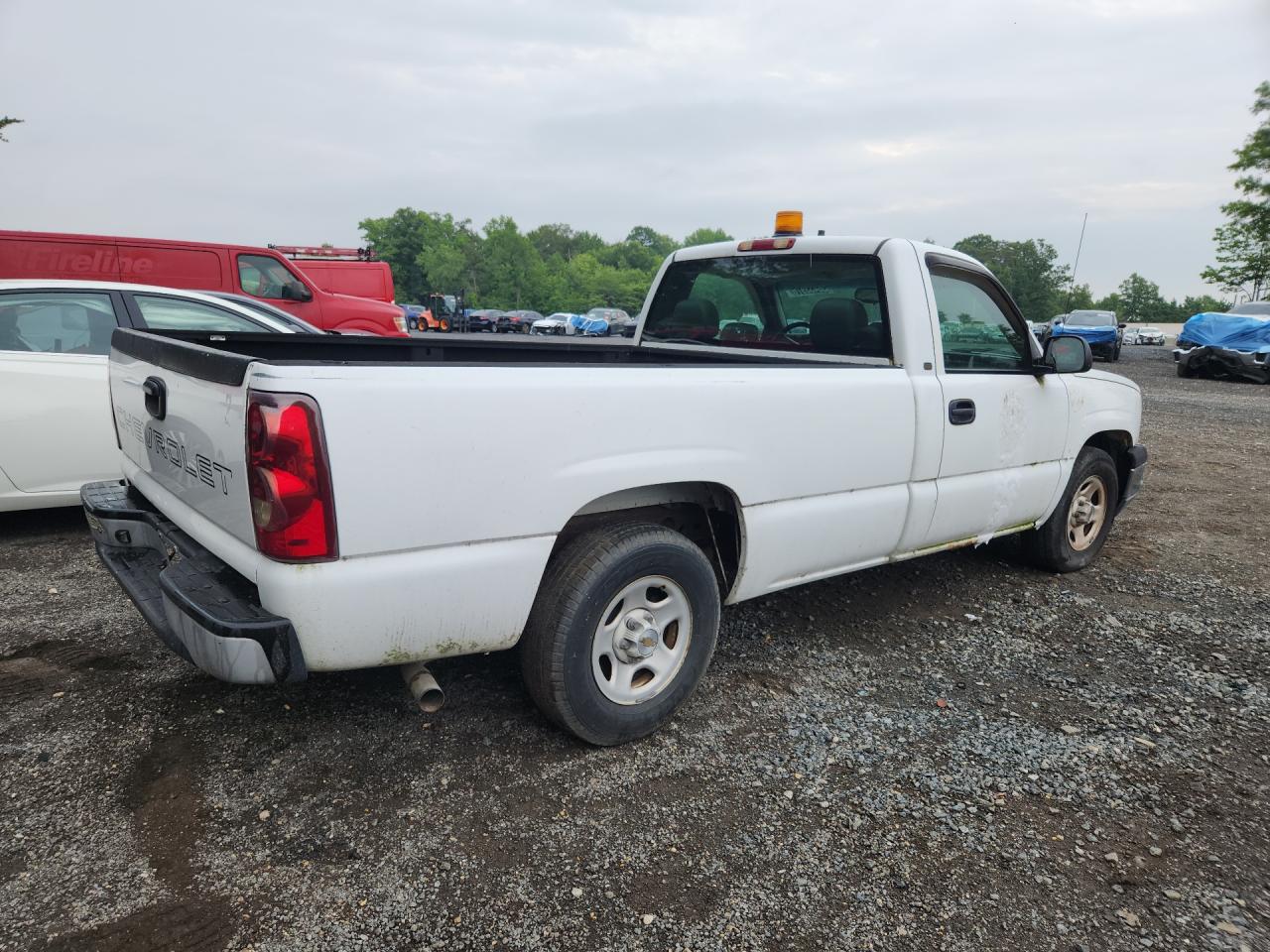 2003 Chevrolet Silverado C1500 White vin: 1GCEC14X53Z113629 Damage: Right Tail Light, Water Damage, Replacement Required