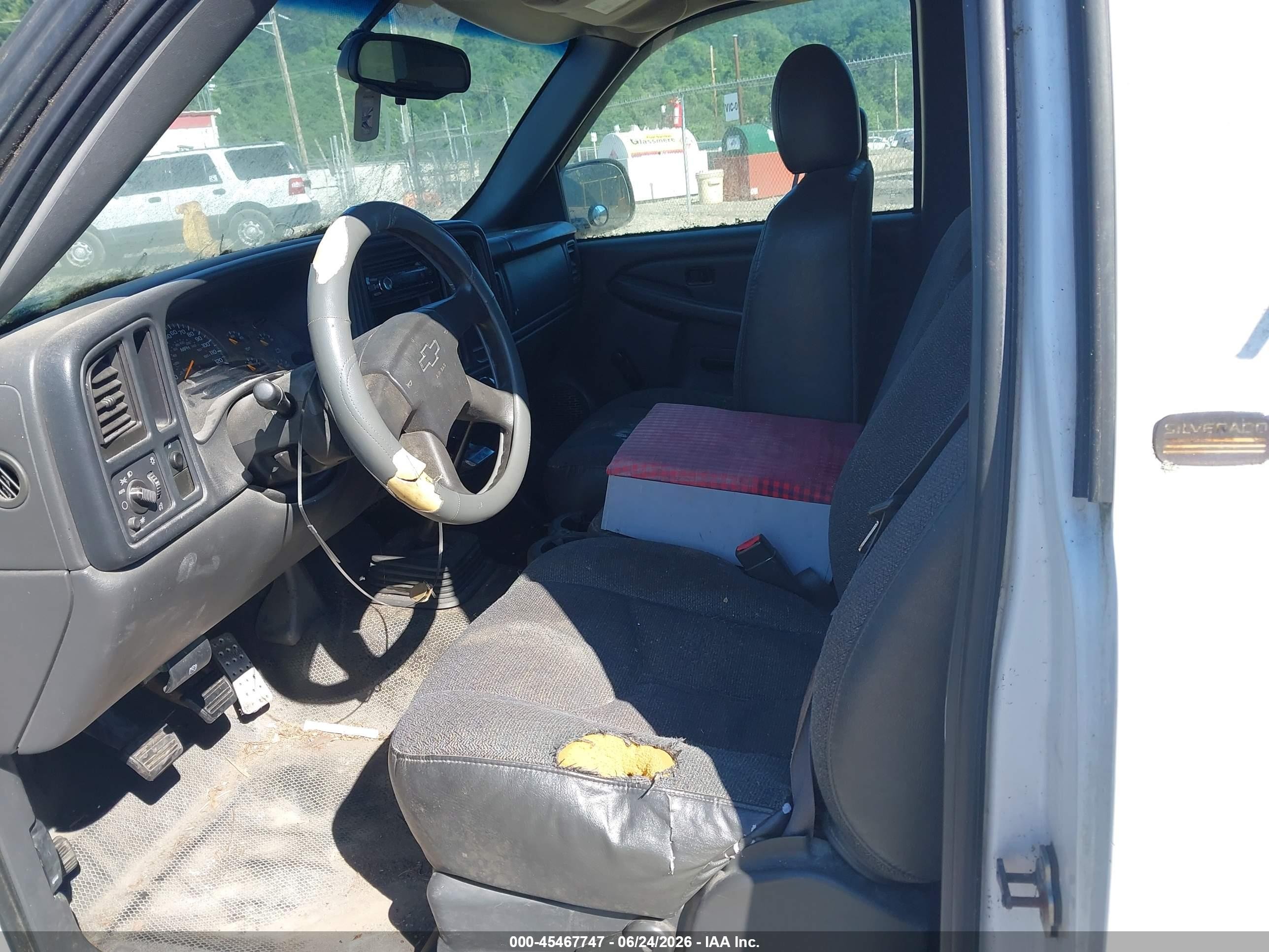 2004 Chevrolet Silverado 1500 Work Truck White vin: 1GCEC14X54Z262723