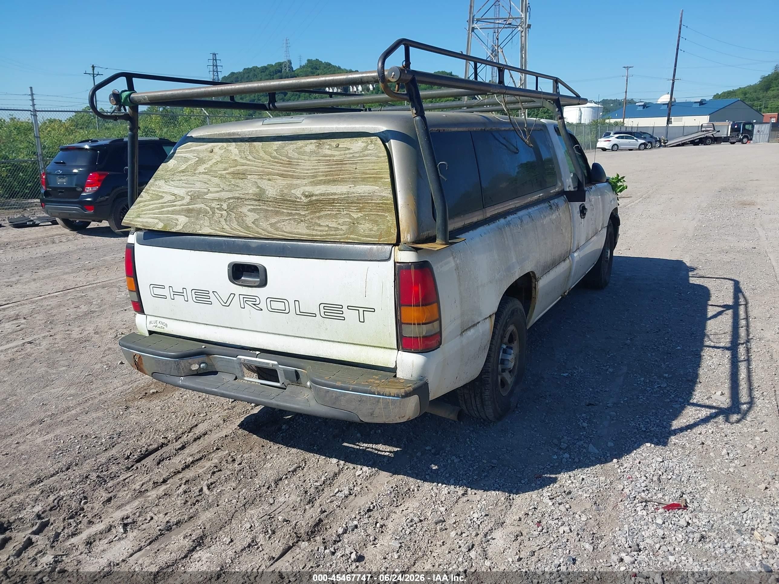 2004 Chevrolet Silverado 1500 Work Truck White vin: 1GCEC14X54Z262723