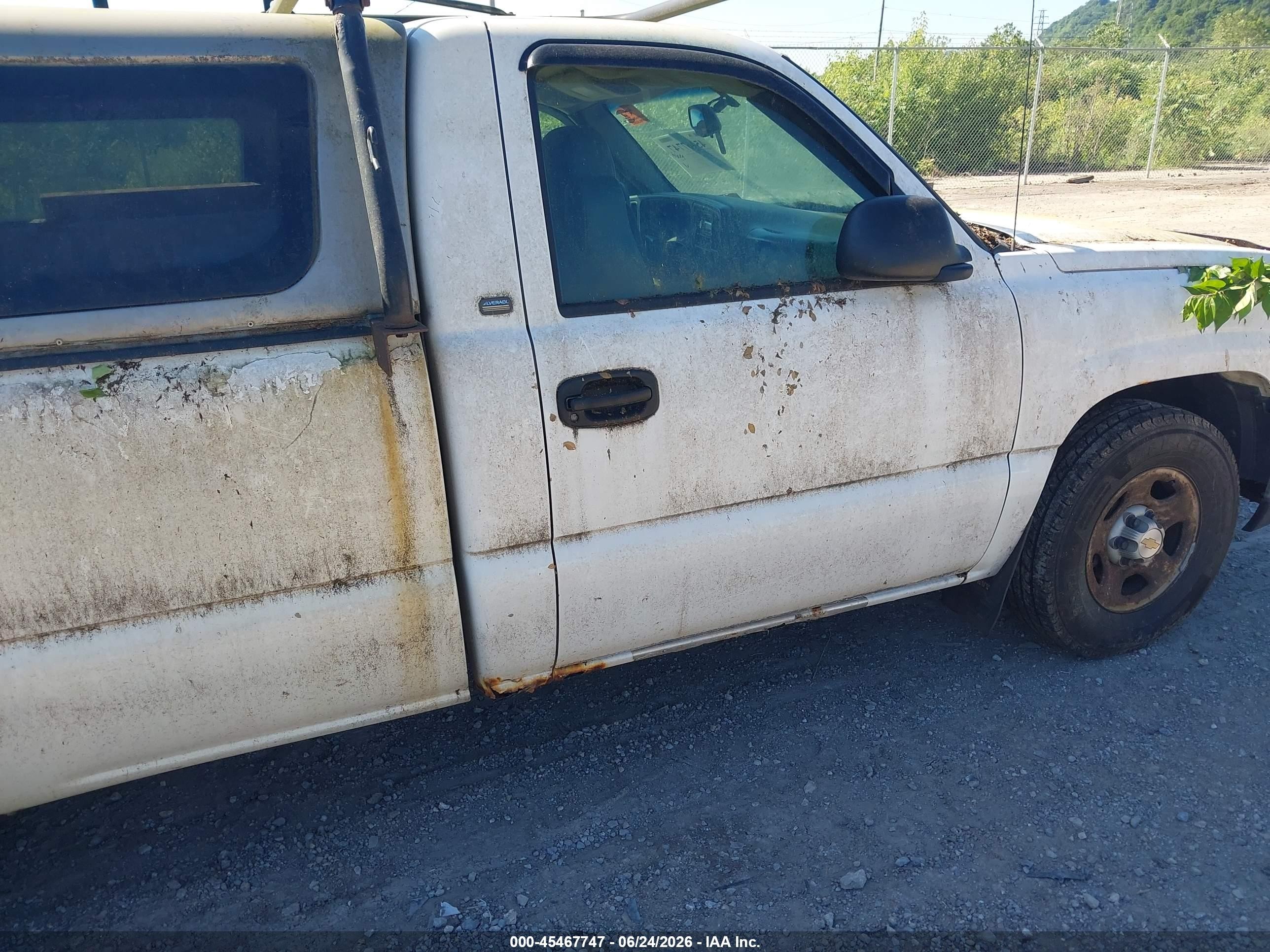 2004 Chevrolet Silverado 1500 Work Truck White vin: 1GCEC14X54Z262723