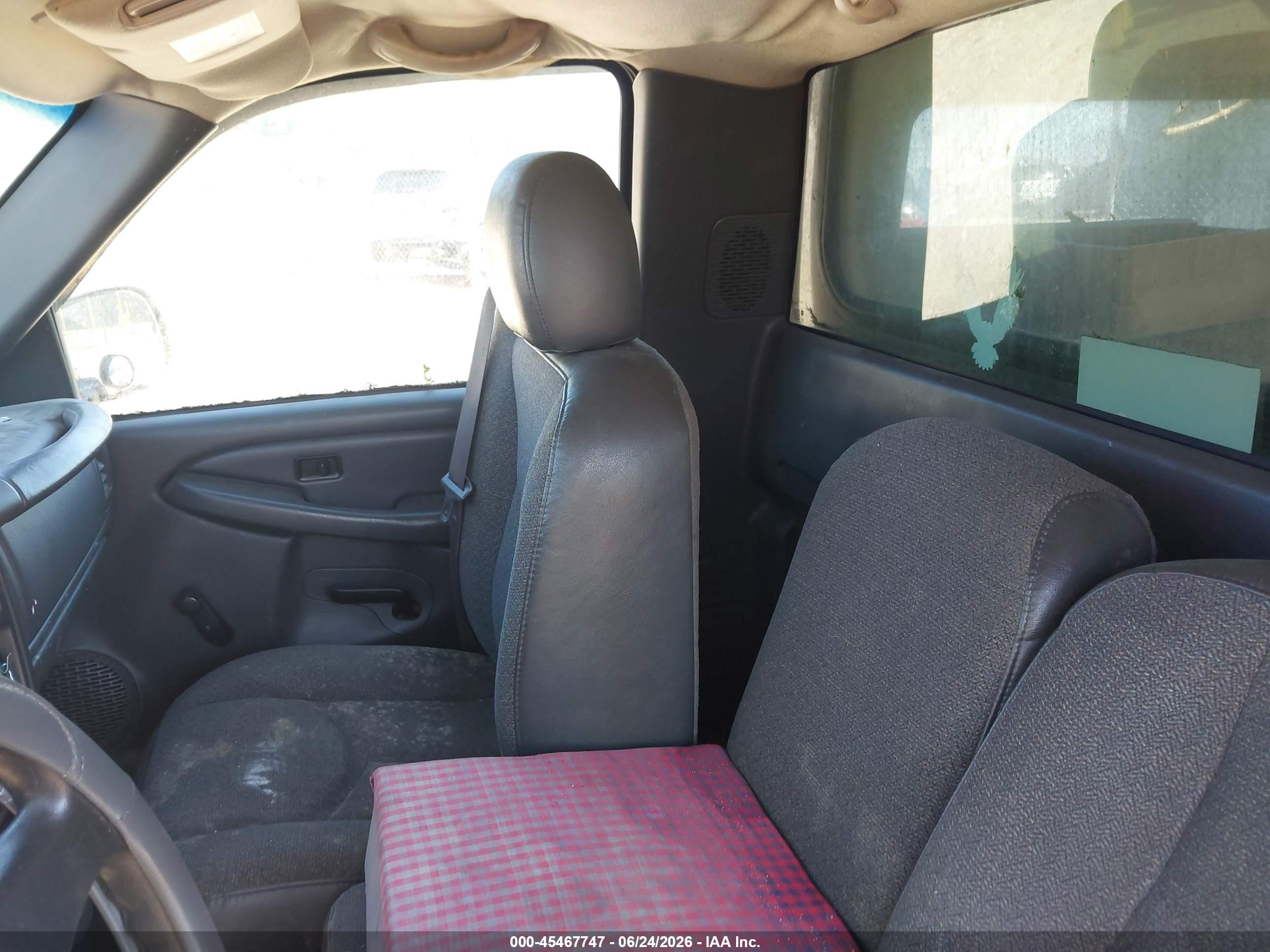 2004 Chevrolet Silverado 1500 Work Truck White vin: 1GCEC14X54Z262723