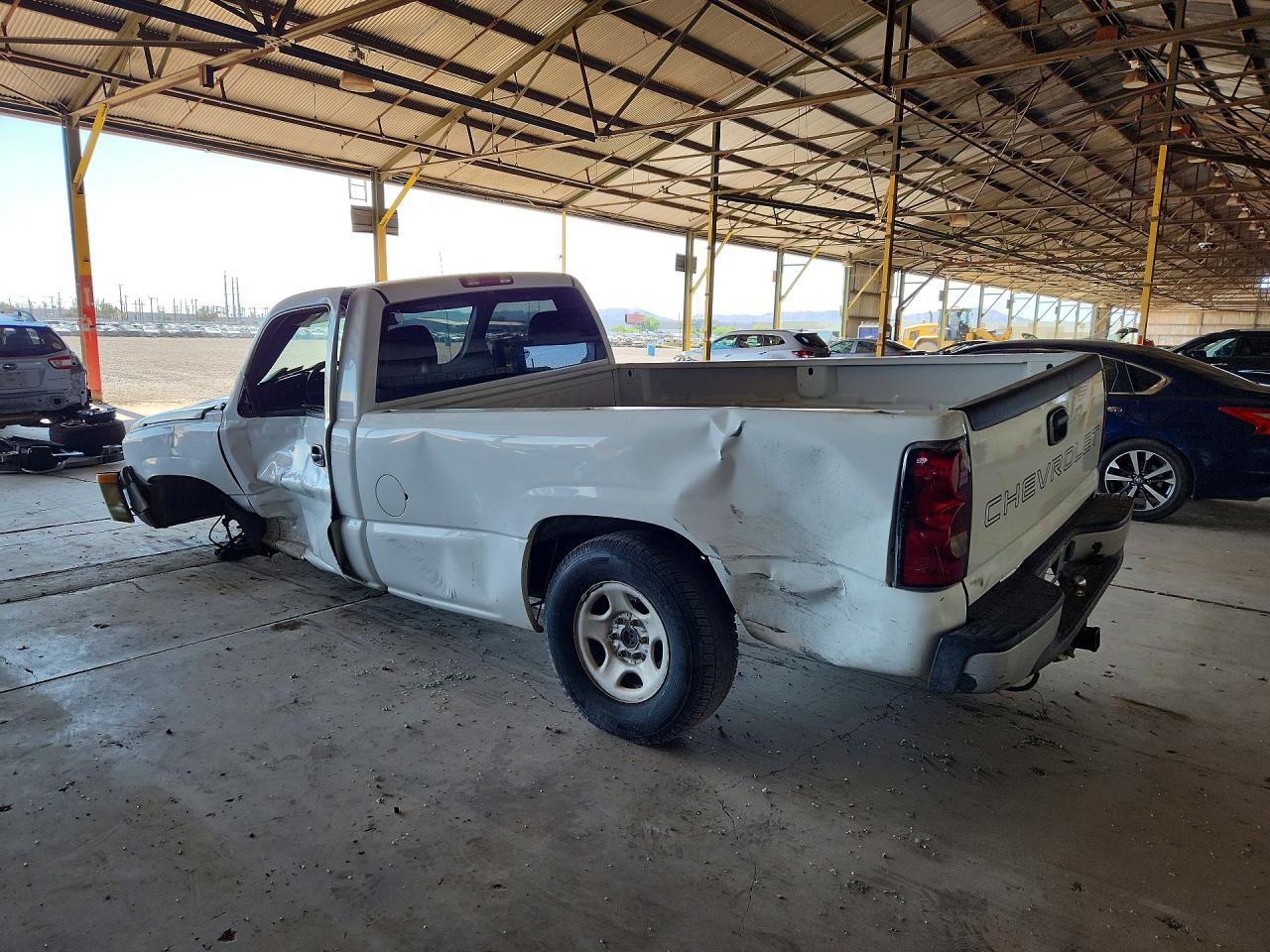2004 Chevrolet Silverado C1500 White vin: 1GCEC14X54Z352521