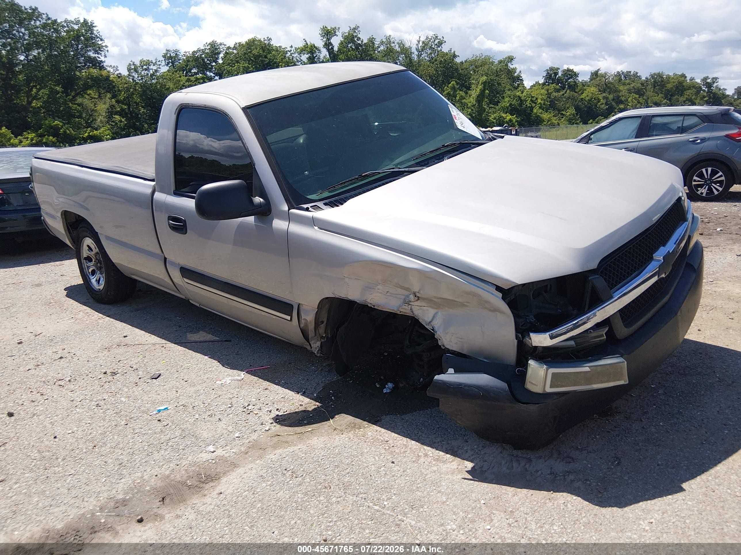 2005 Chevrolet Silverado 1500   Silver vin: 1GCEC14X55Z112872