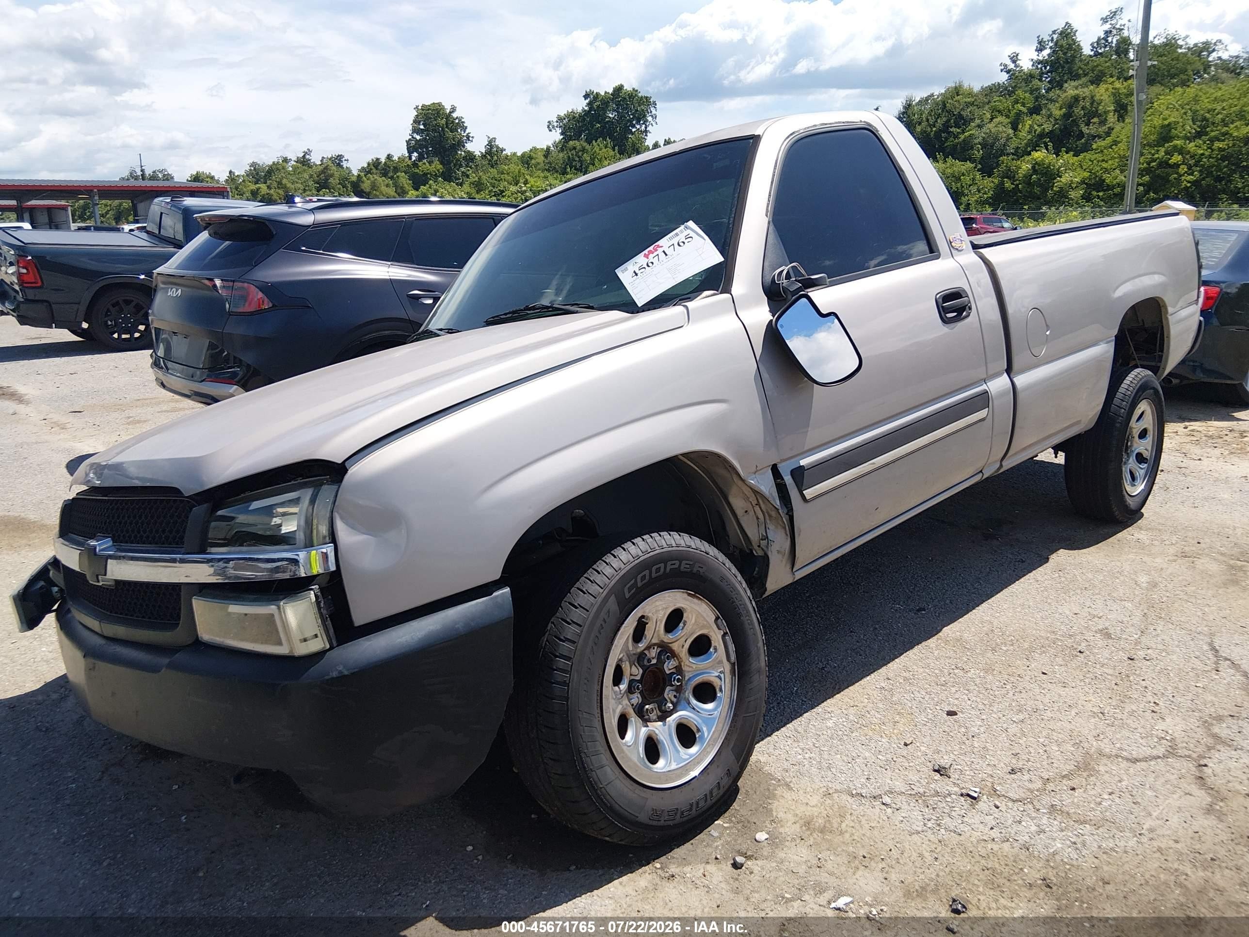 2005 Chevrolet Silverado 1500   Silver vin: 1GCEC14X55Z112872