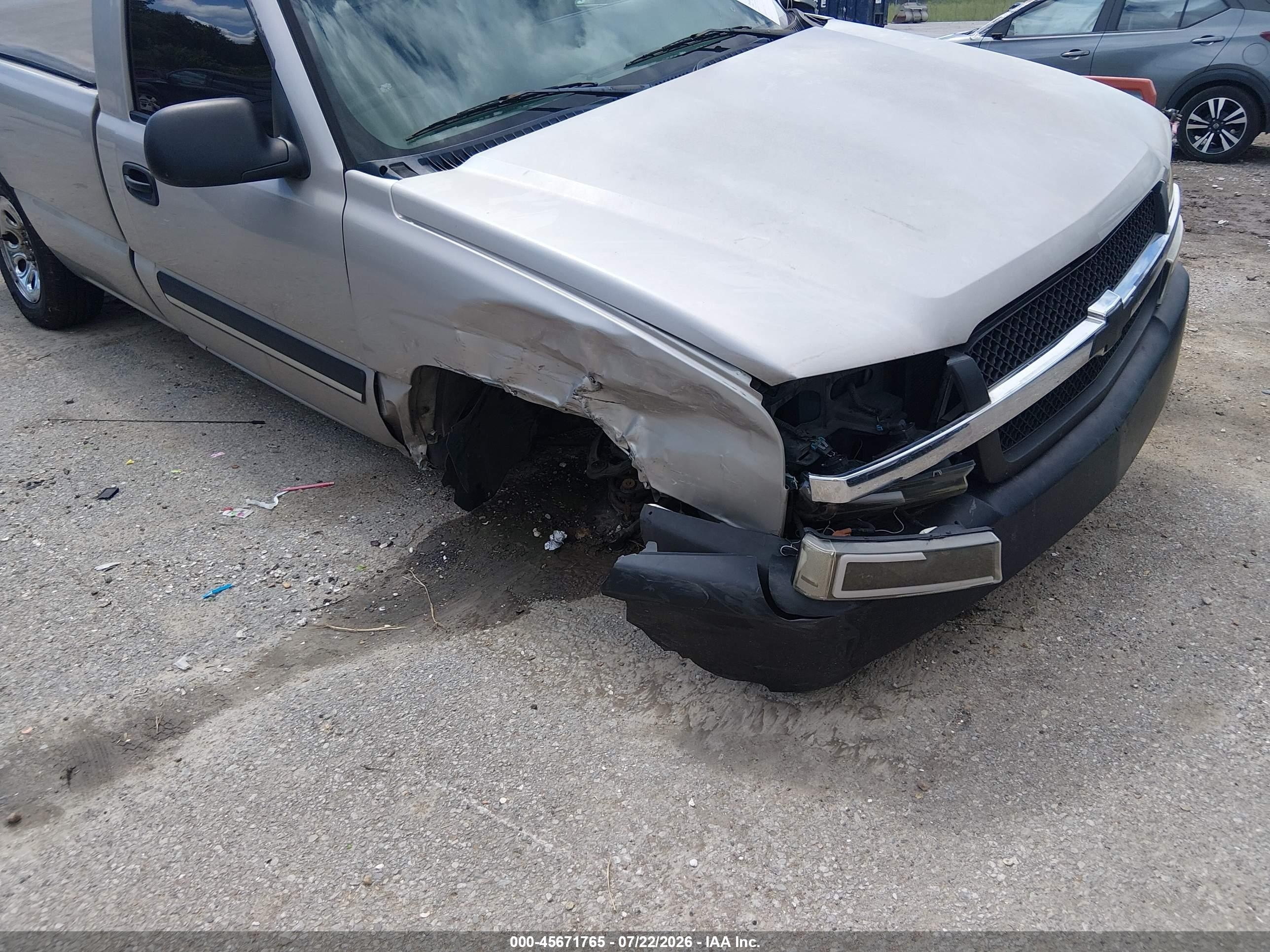 2005 Chevrolet Silverado 1500   Silver vin: 1GCEC14X55Z112872