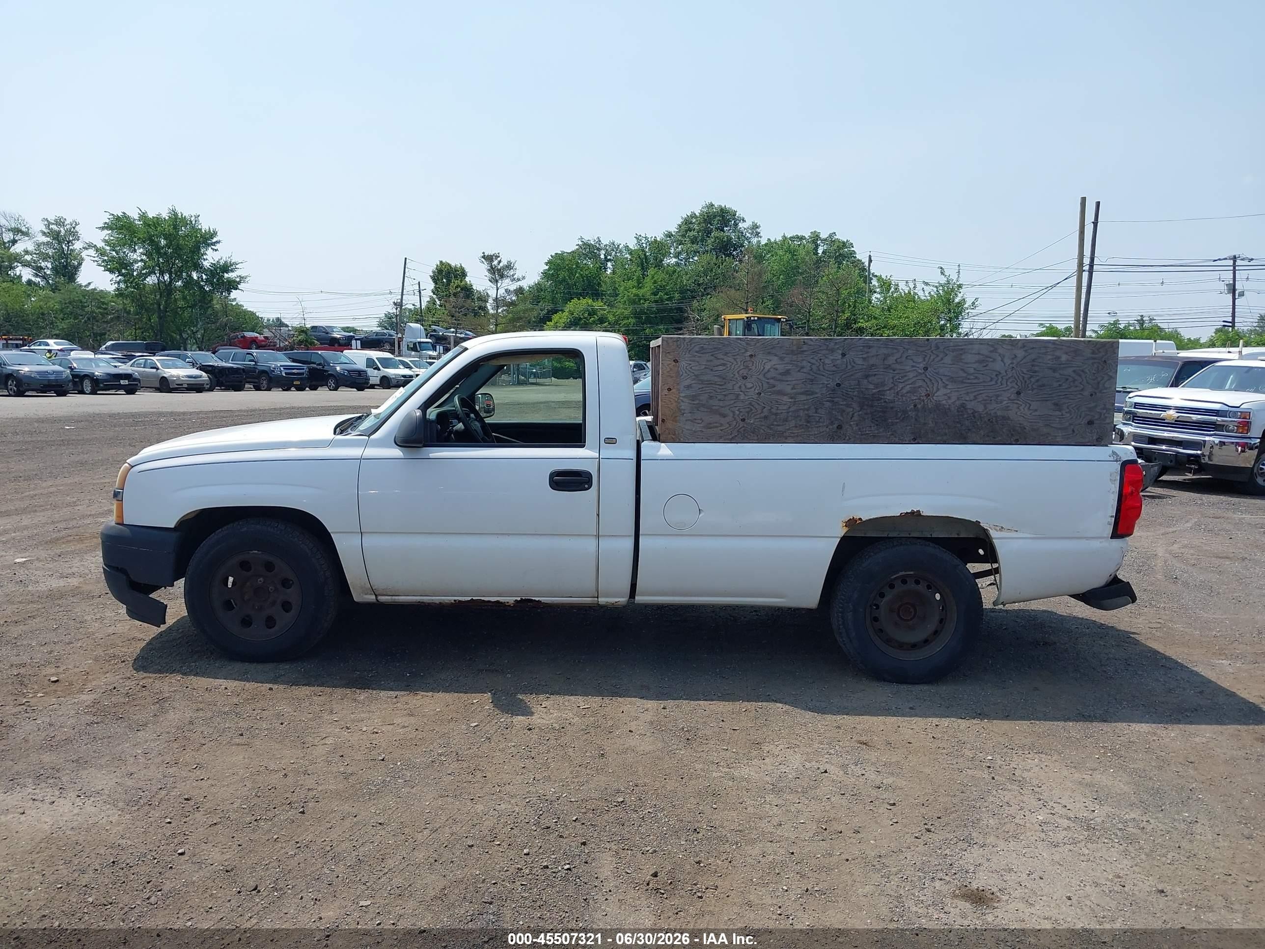 2005 Chevrolet Silverado 1500 Work Truck White vin: 1GCEC14X55Z305586