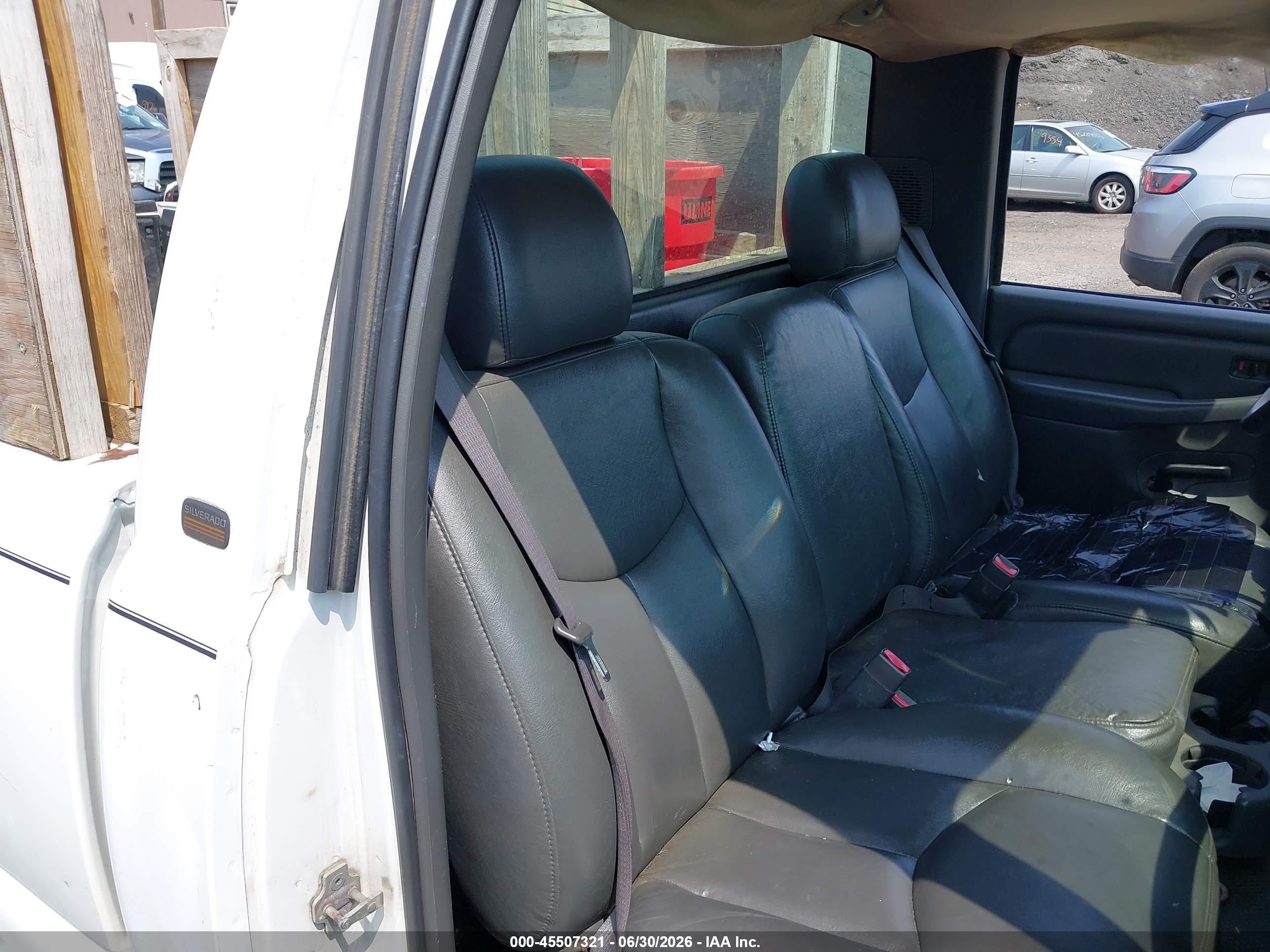 2005 Chevrolet Silverado 1500 Work Truck White vin: 1GCEC14X55Z305586