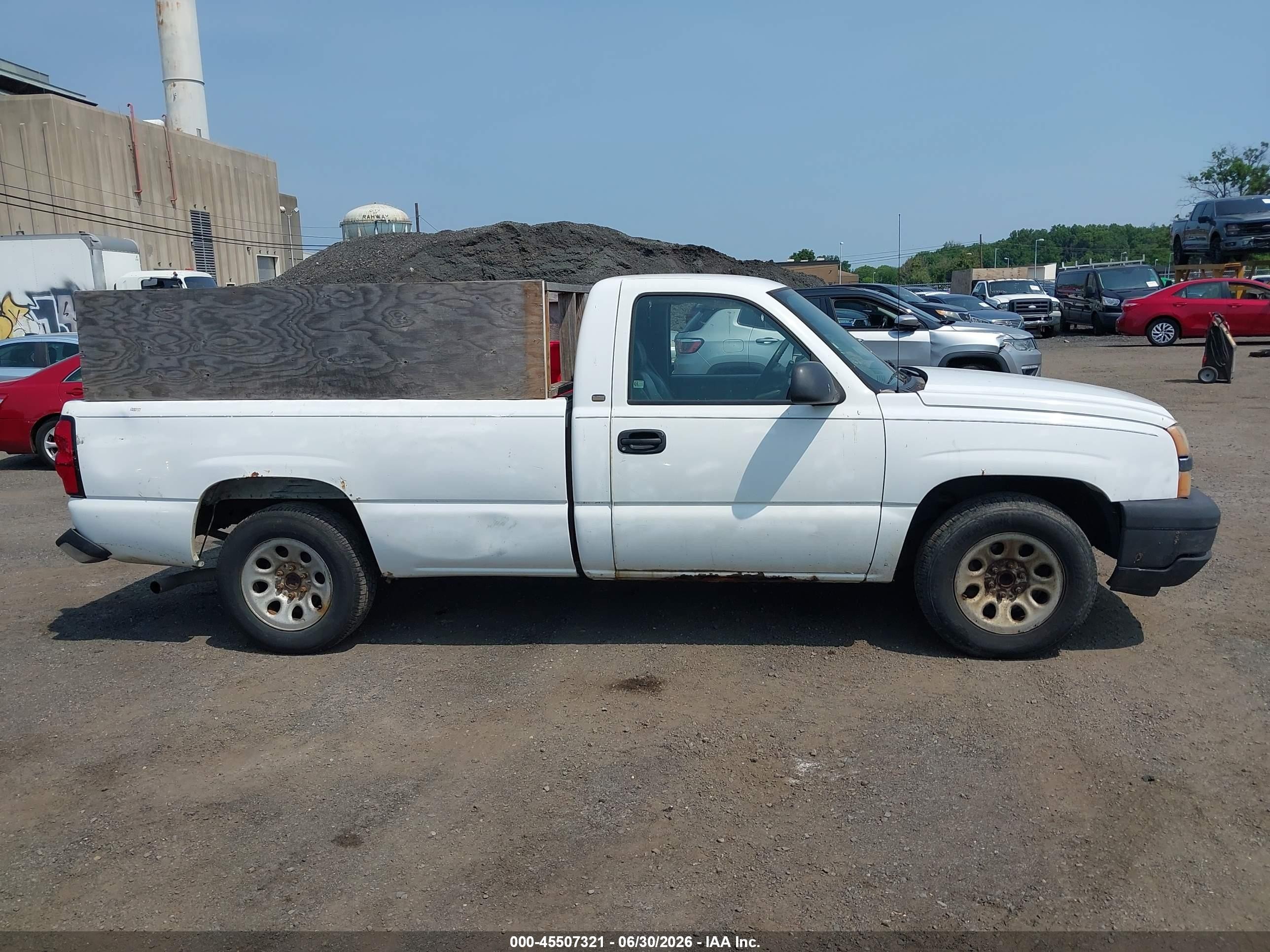 2005 Chevrolet Silverado 1500 Work Truck White vin: 1GCEC14X55Z305586