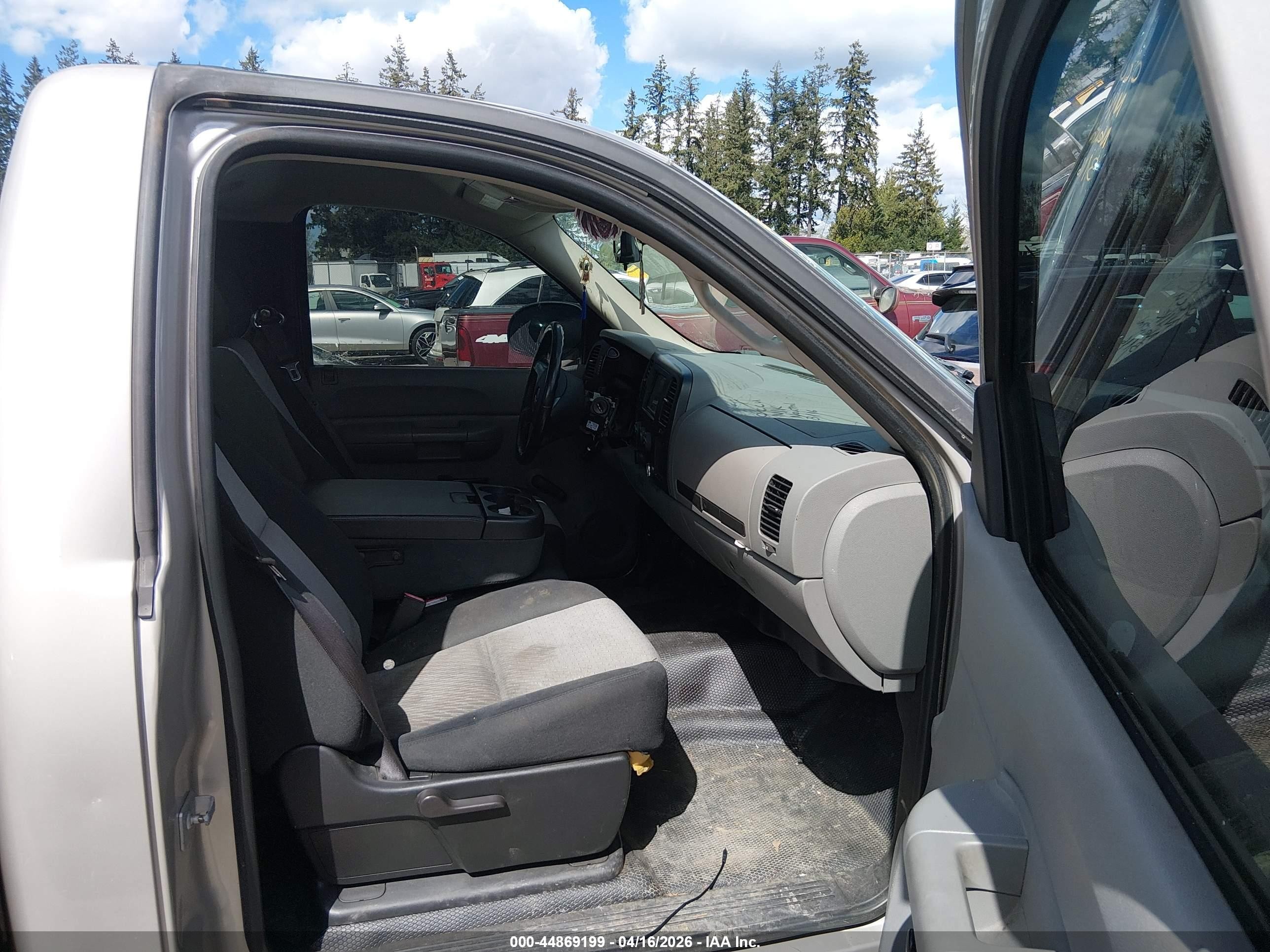 2008 Chevrolet Silverado 1500 Work Truck Silver vin: 1GCEC14X58Z112794