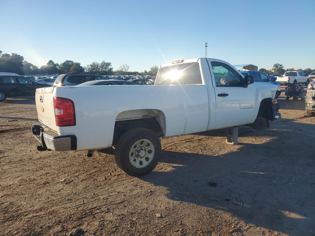 2009 Chevrolet Silverado C1500 White vin: 1GCEC14X59Z202903