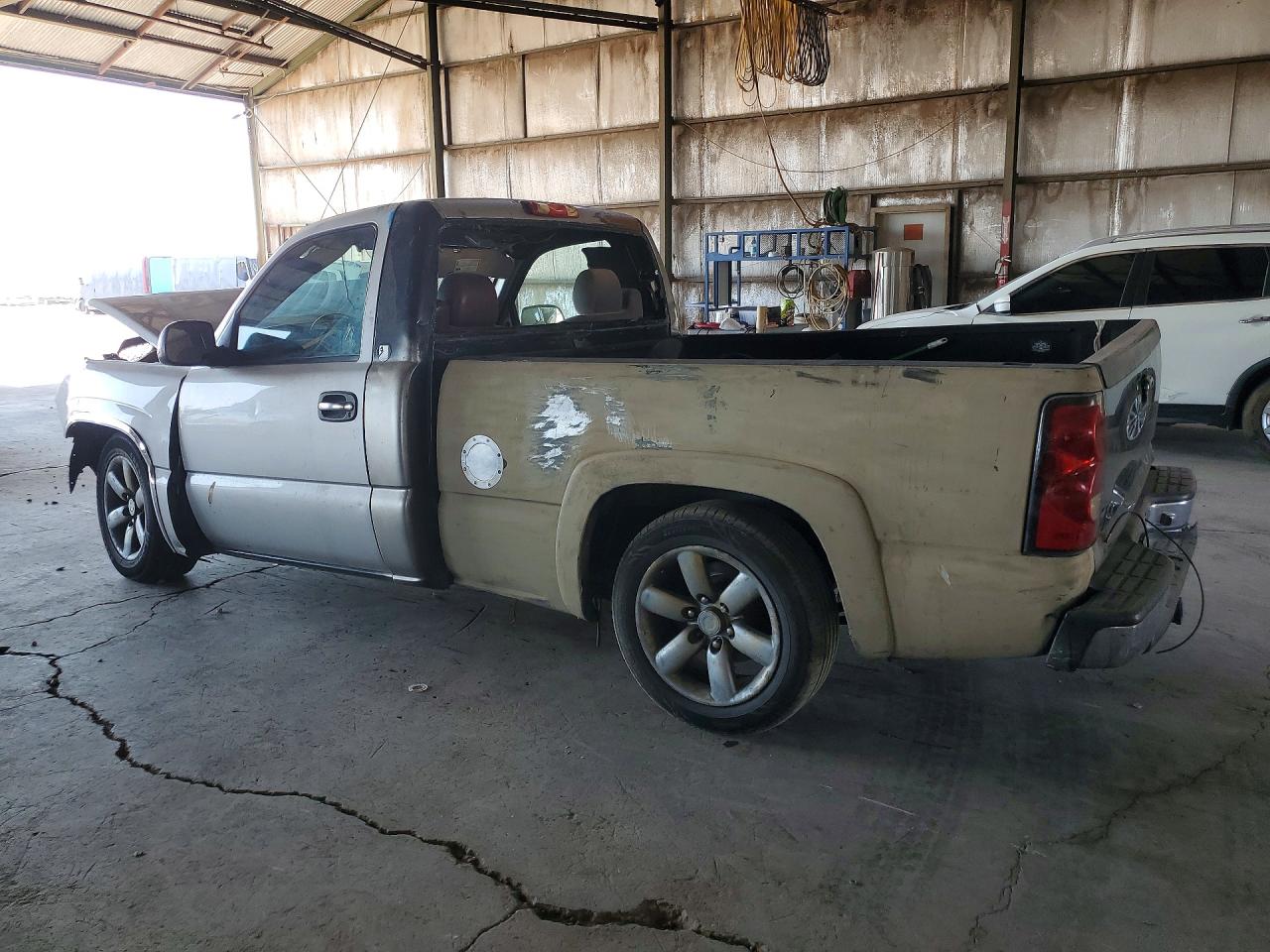 2005 Chevrolet Silverado C1500 Silver vin: 1GCEC14X65Z135142