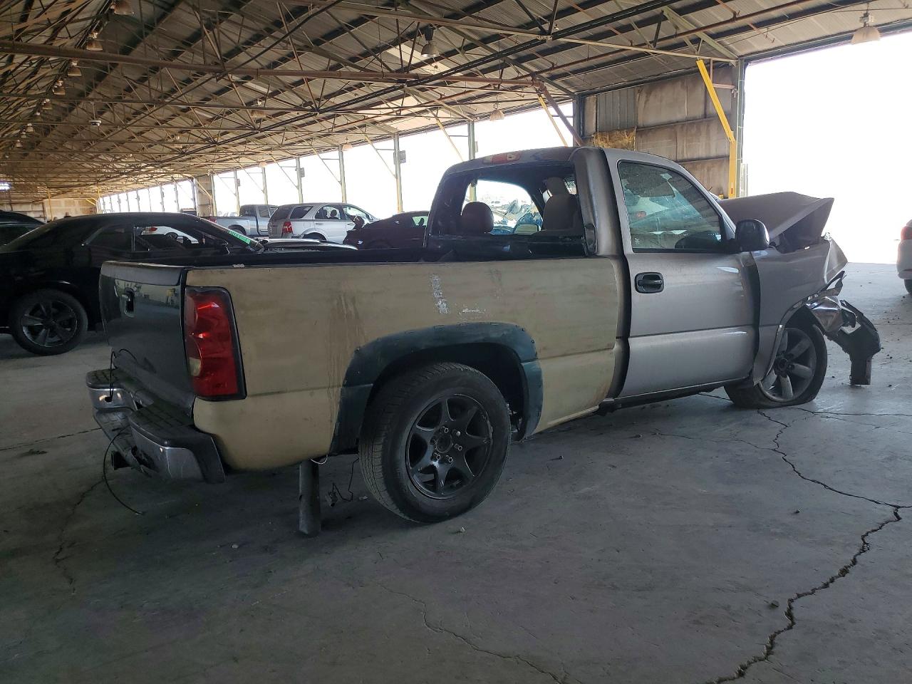 2005 Chevrolet Silverado C1500 Silver vin: 1GCEC14X65Z135142