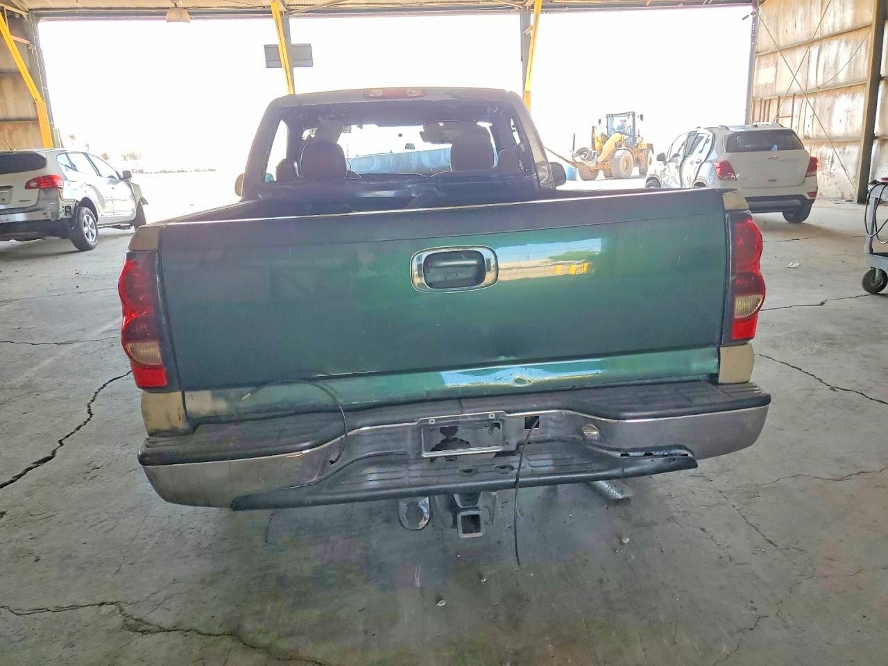 2005 Chevrolet Silverado C1500 Silver vin: 1GCEC14X65Z135142