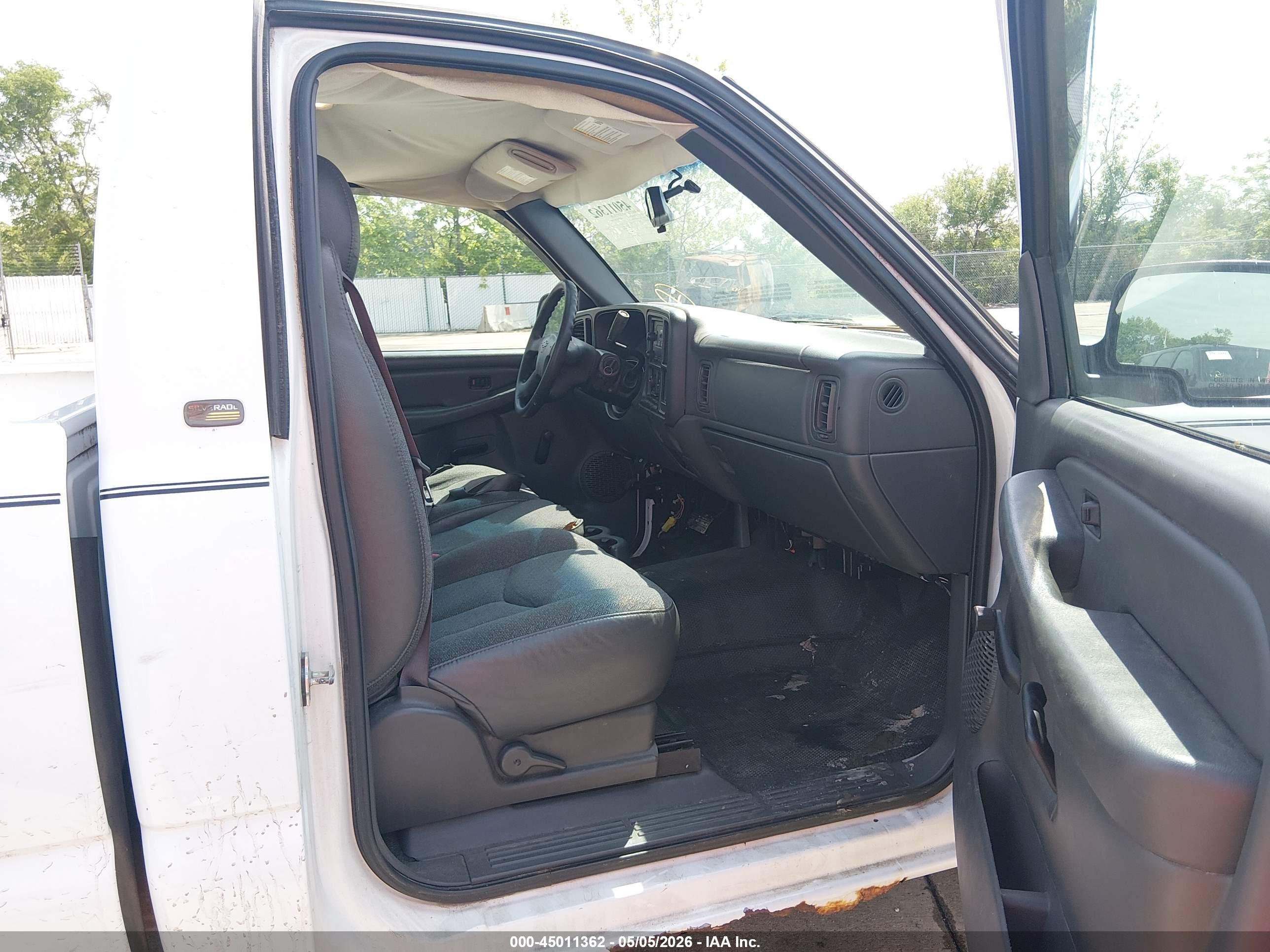 2005 Chevrolet Silverado 1500 Work Truck White vin: 1GCEC14X65Z152619