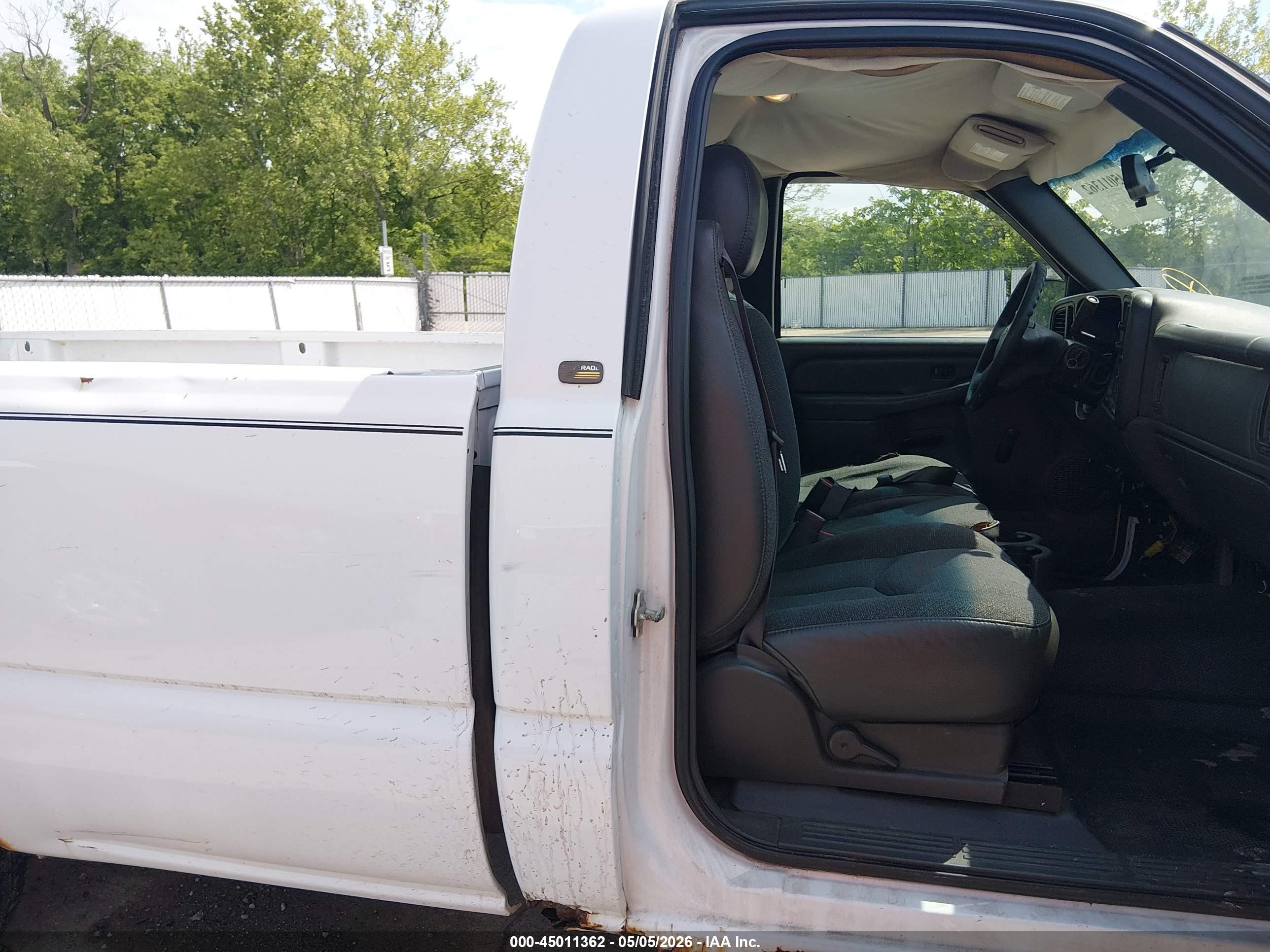 2005 Chevrolet Silverado 1500 Work Truck White vin: 1GCEC14X65Z152619