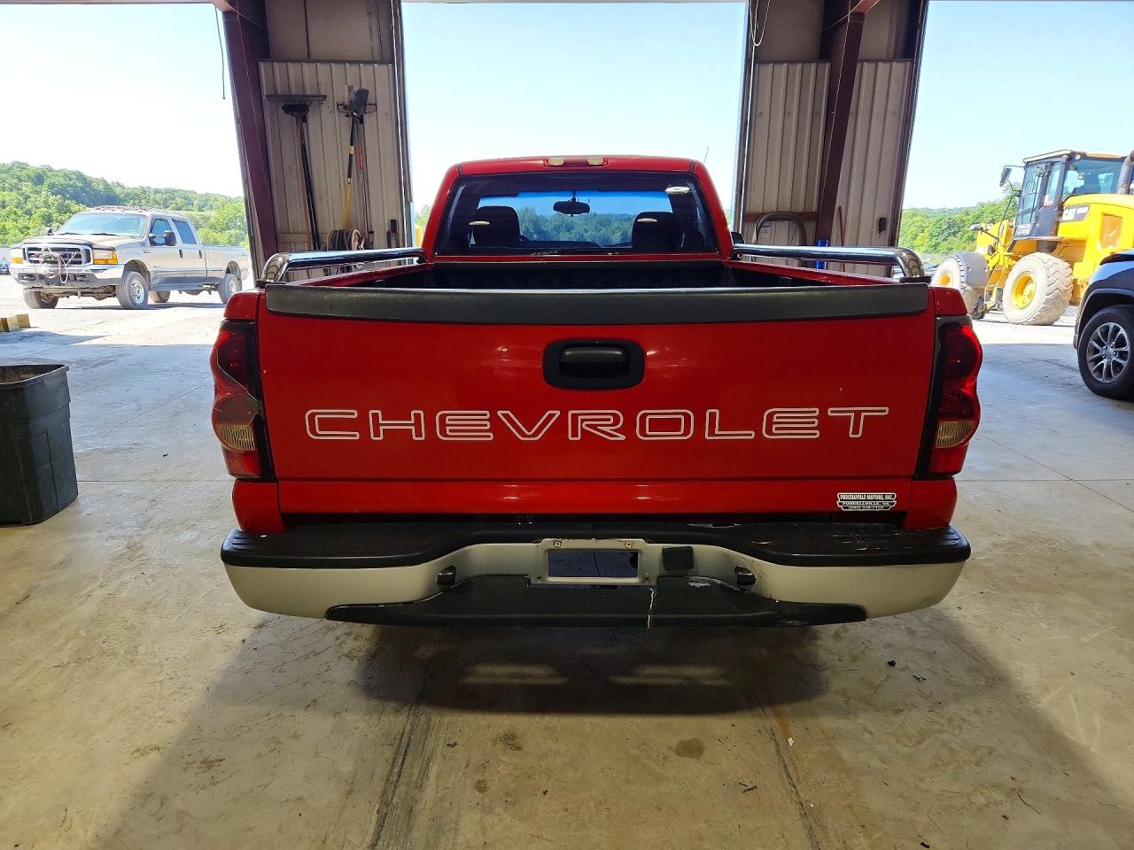 2005 Chevrolet Silverado C1500 Red vin: 1GCEC14X65Z175267