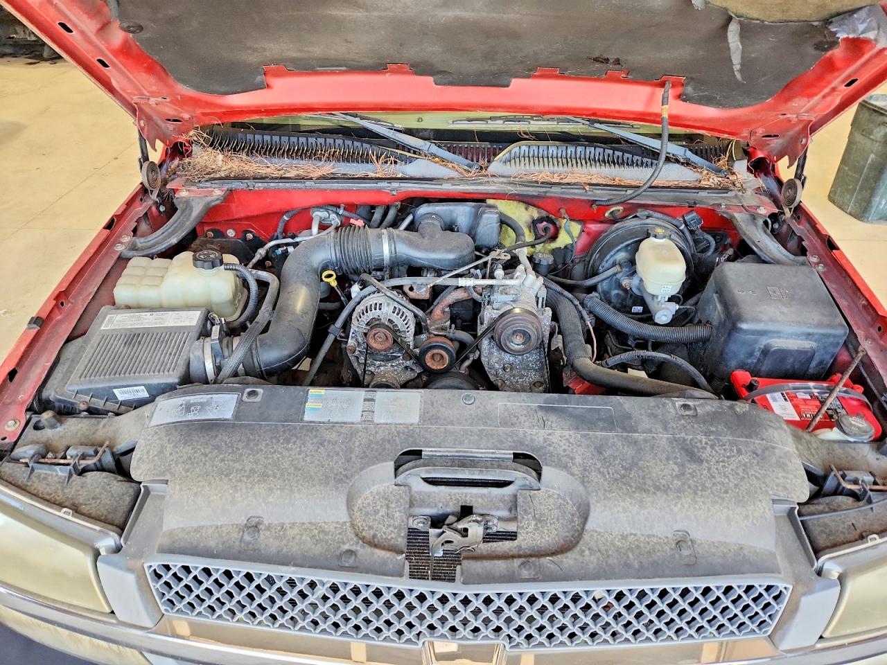 2005 Chevrolet Silverado C1500 Red vin: 1GCEC14X65Z175267