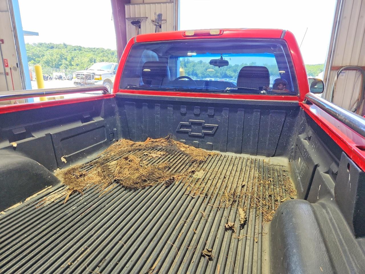 2005 Chevrolet Silverado C1500 Red vin: 1GCEC14X65Z175267