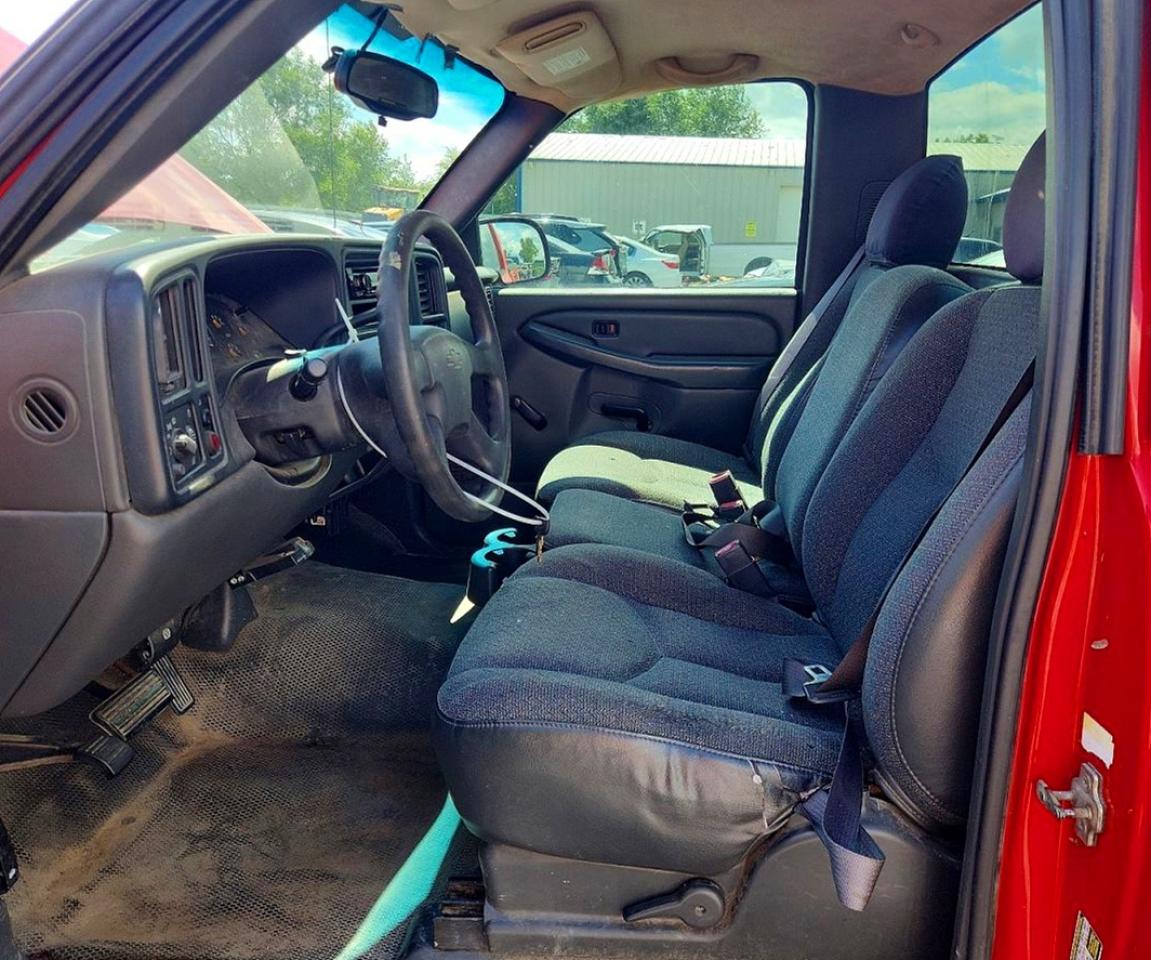 2005 Chevrolet Silverado C1500 Red vin: 1GCEC14X65Z199925