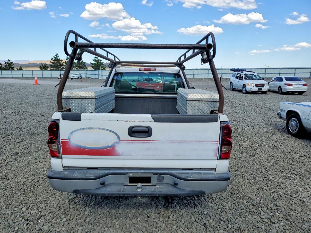 2005 Chevrolet Silverado C1500 White vin: 1GCEC14X65Z233202