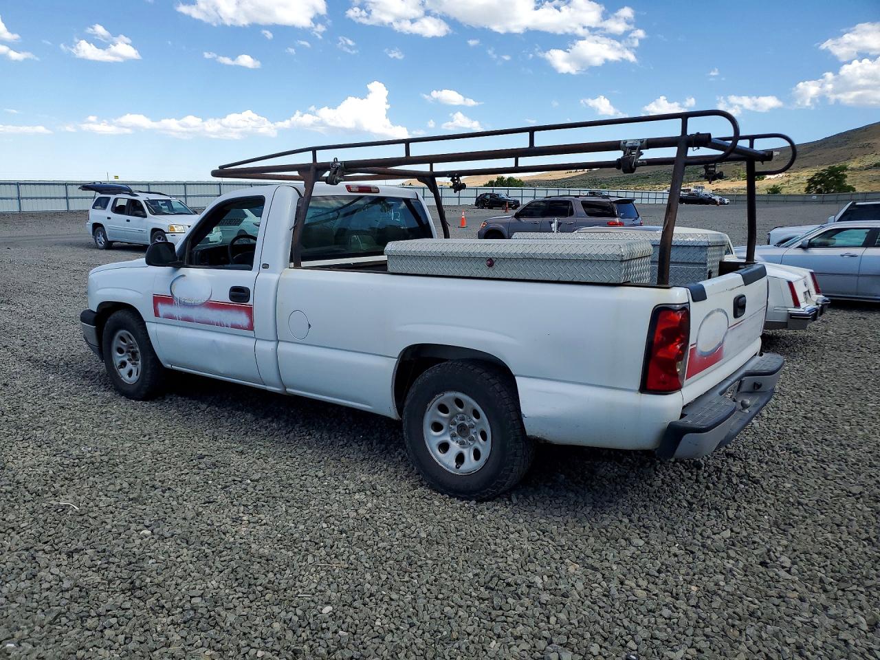 2005 Chevrolet Silverado C1500 White vin: 1GCEC14X65Z233202