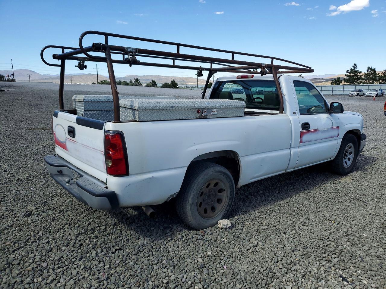 2005 Chevrolet Silverado C1500 White vin: 1GCEC14X65Z233202