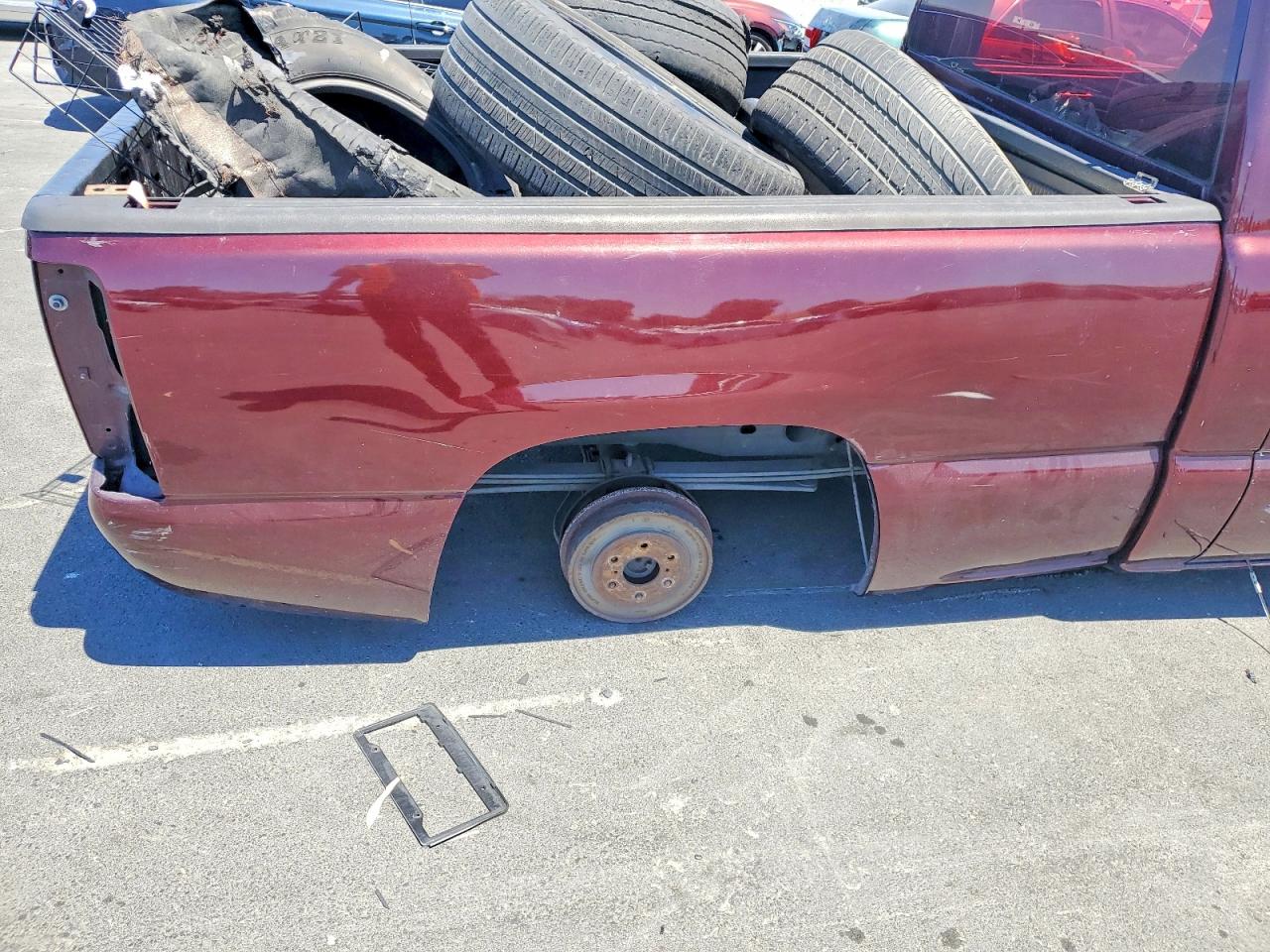 2005 Chevrolet Silverado C1500 Burgundy vin: 1GCEC14X75Z321871