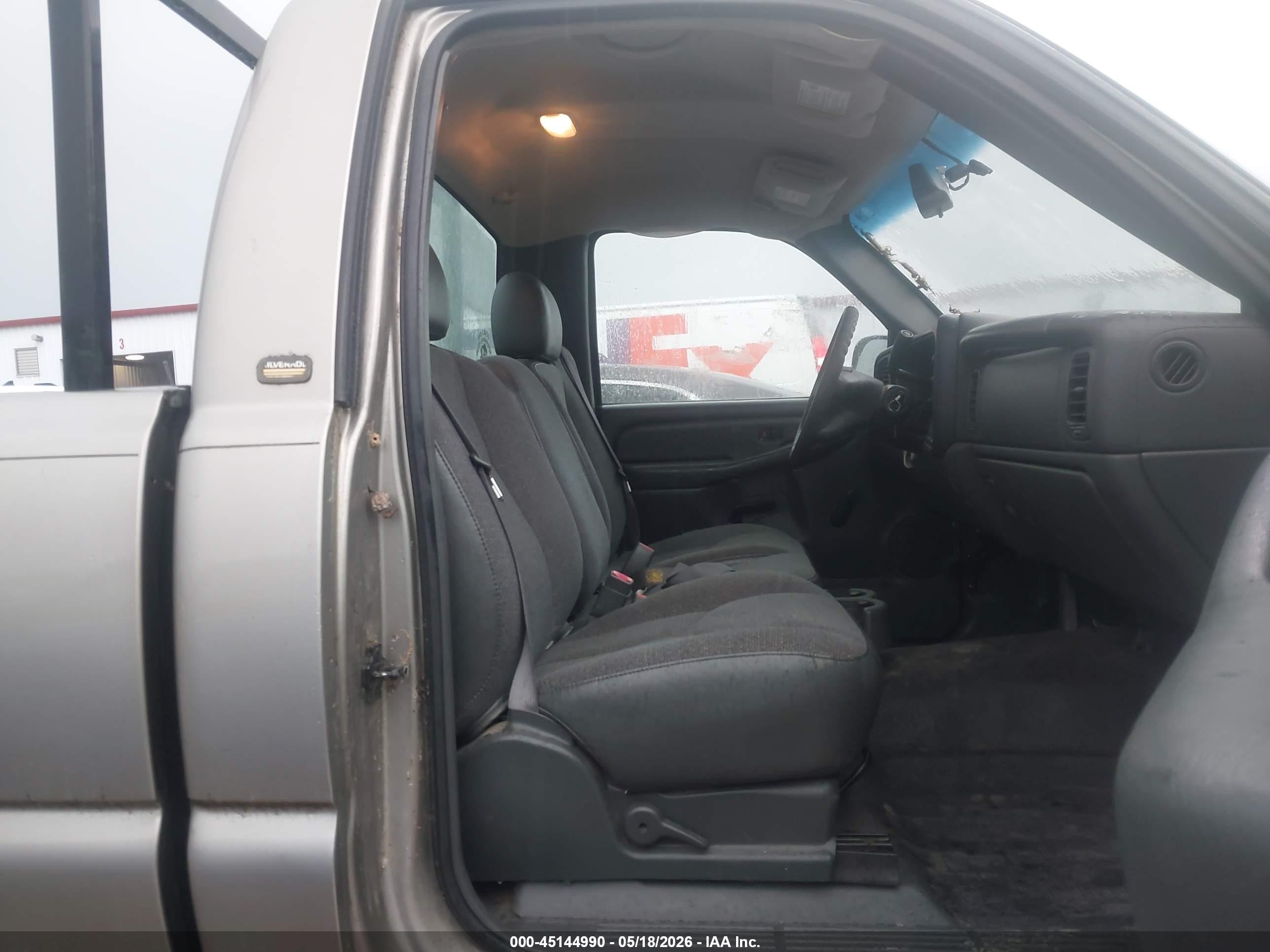 2003 Chevrolet Silverado 1500 Work Truck Silver vin: 1GCEC14X83Z322430