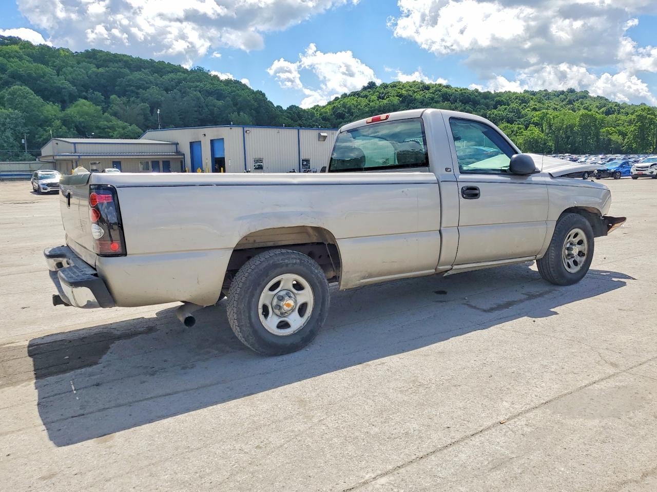 2004 Chevrolet Silverado C1500 Silver vin: 1GCEC14X84Z331923
