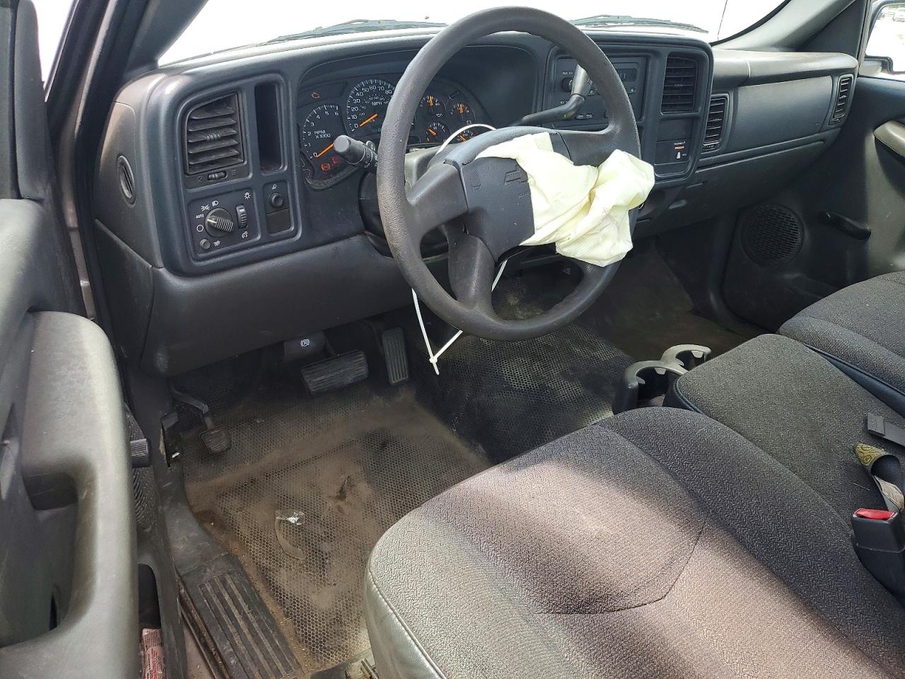 2004 Chevrolet Silverado C1500 Silver vin: 1GCEC14X84Z331923