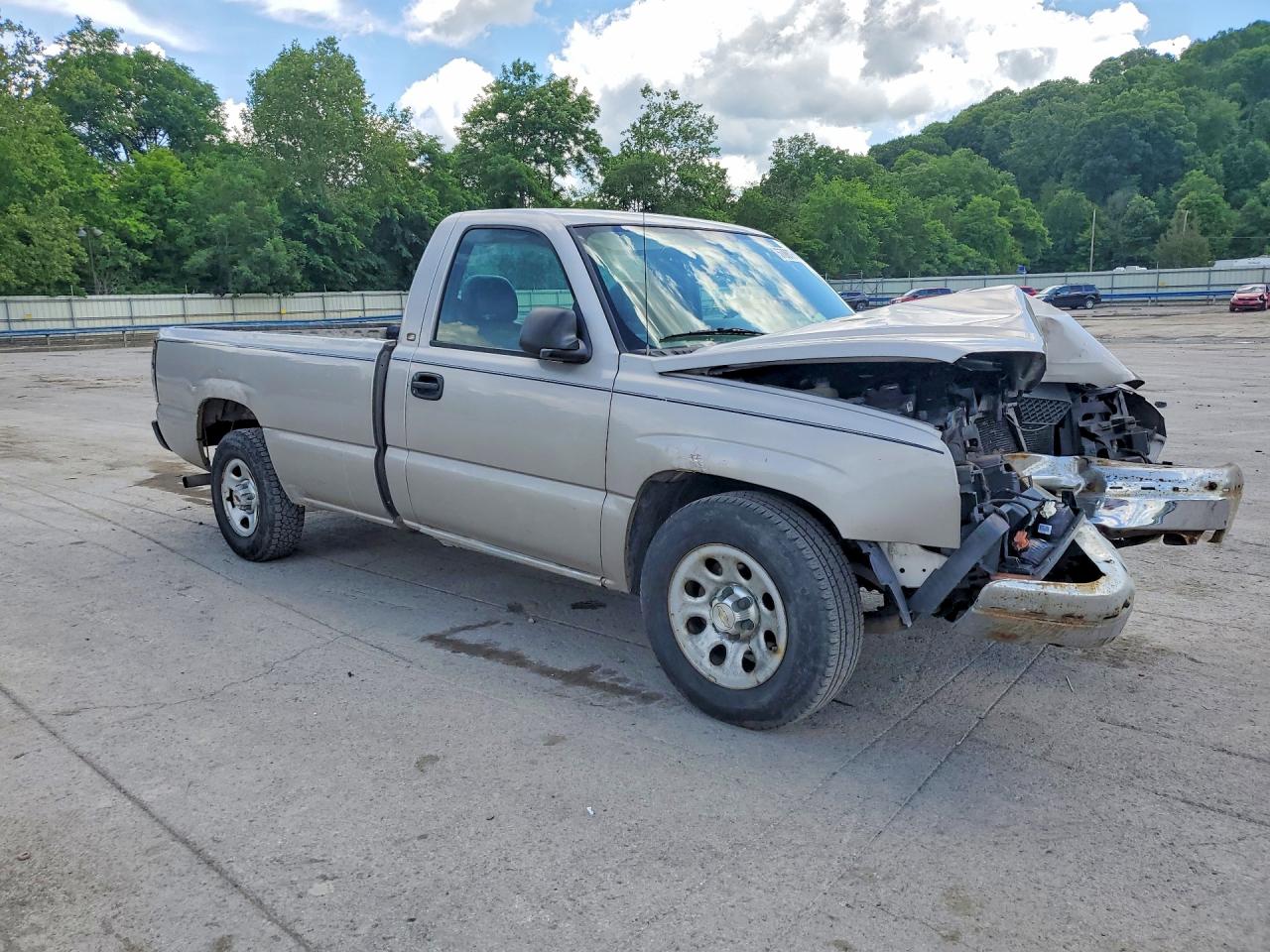 2004 Chevrolet Silverado C1500 Silver vin: 1GCEC14X84Z331923