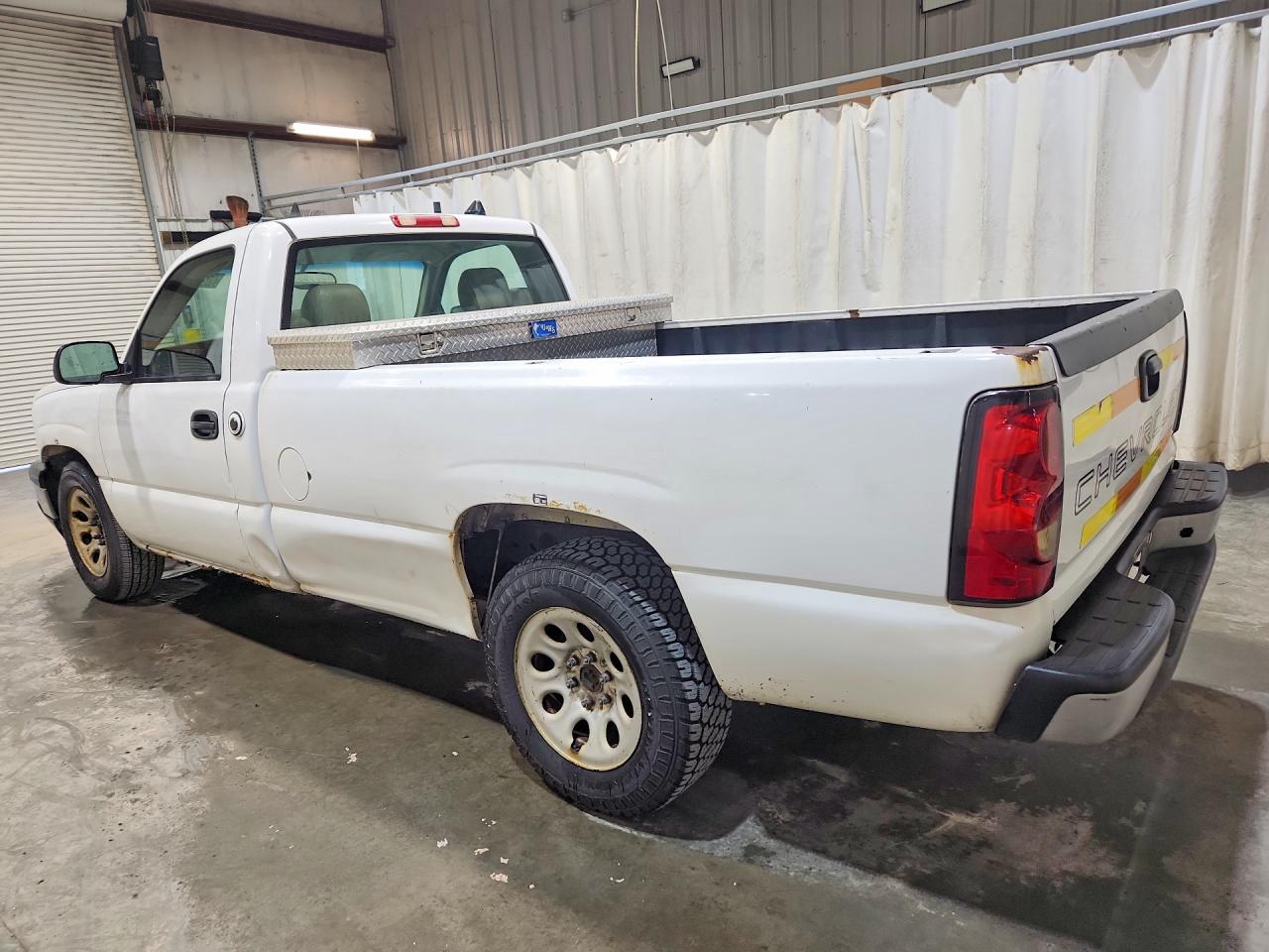 2007 Chevrolet Silverado C1500 Classic White vin: 1GCEC14X87Z148798