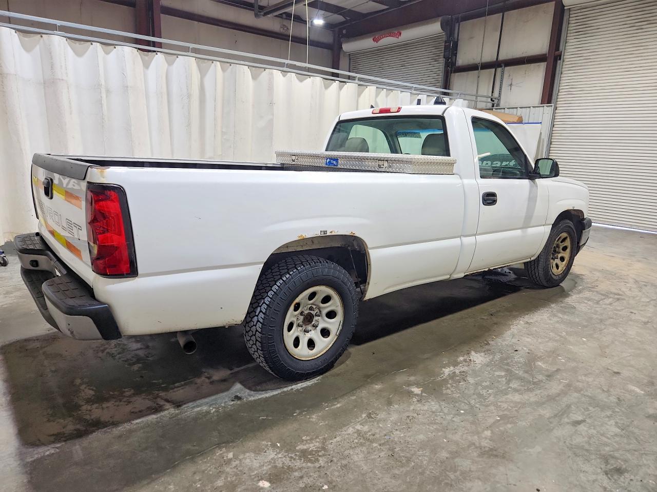 2007 Chevrolet Silverado C1500 Classic White vin: 1GCEC14X87Z148798