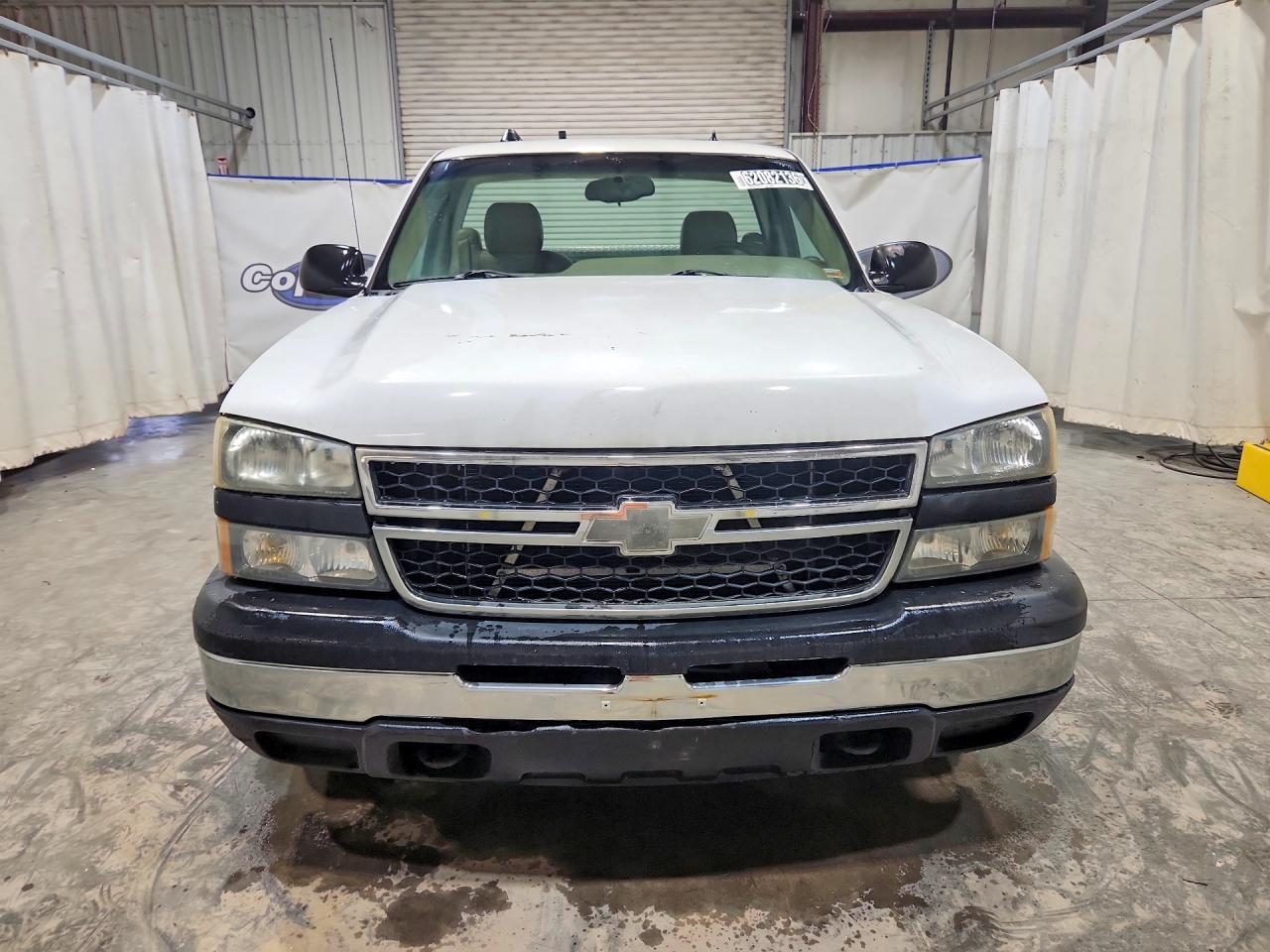 2007 Chevrolet Silverado C1500 Classic White vin: 1GCEC14X87Z148798