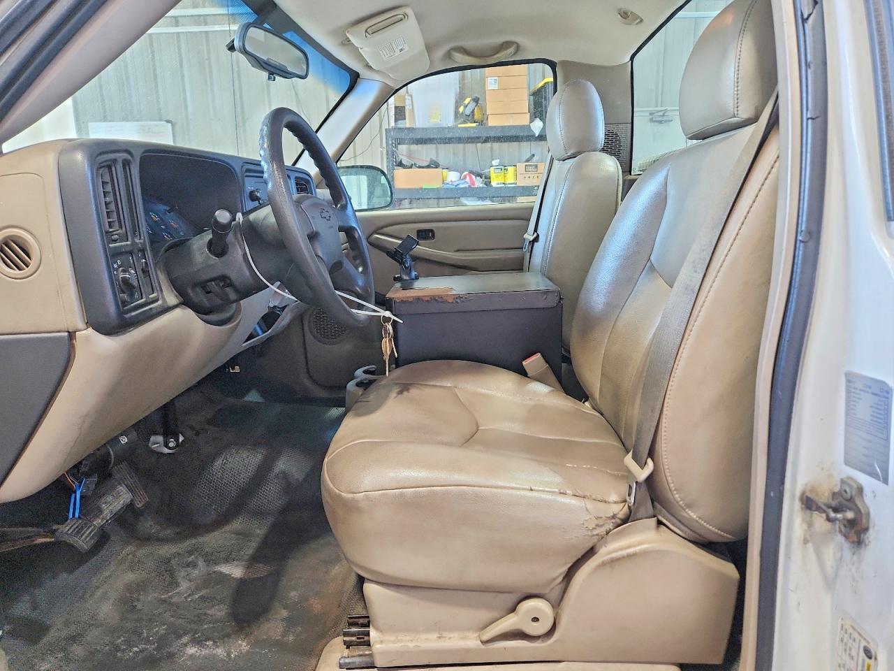 2007 Chevrolet Silverado C1500 Classic White vin: 1GCEC14X87Z148798