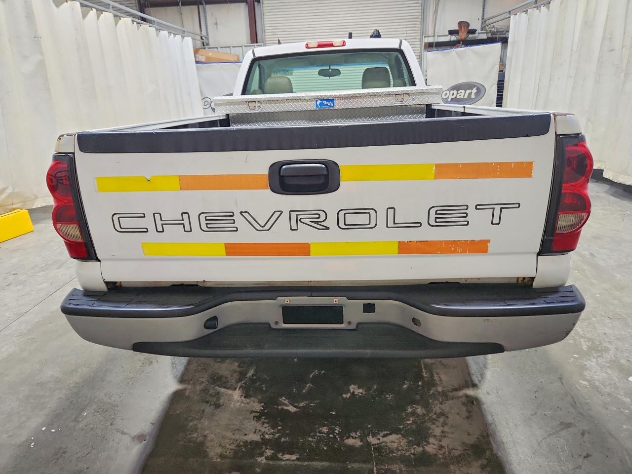 2007 Chevrolet Silverado C1500 Classic White vin: 1GCEC14X87Z148798