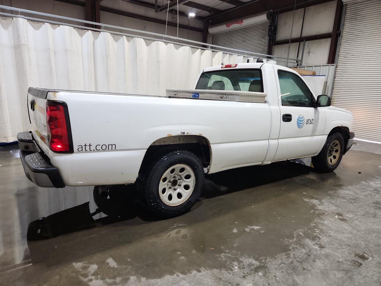 2007 Chevrolet Silverado C1500 Classic White vin: 1GCEC14X87Z148798 Damage: Right Bed Side, Corrosion, > 12 Inches