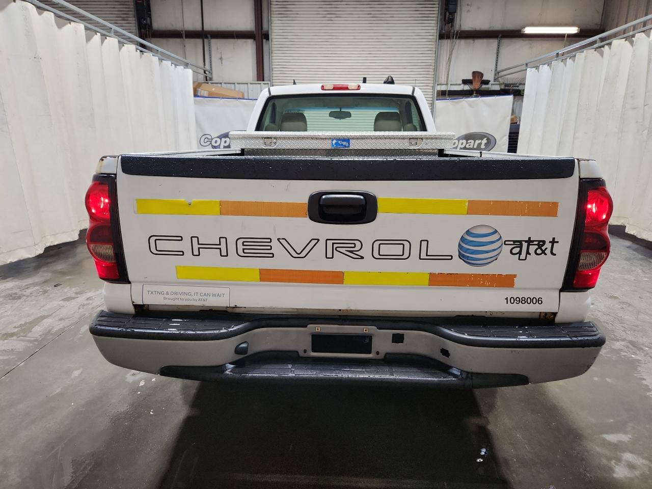 2007 Chevrolet Silverado C1500 Classic White vin: 1GCEC14X87Z148798 Damage: Tailgate, Multiple Scratches Heavy, 3