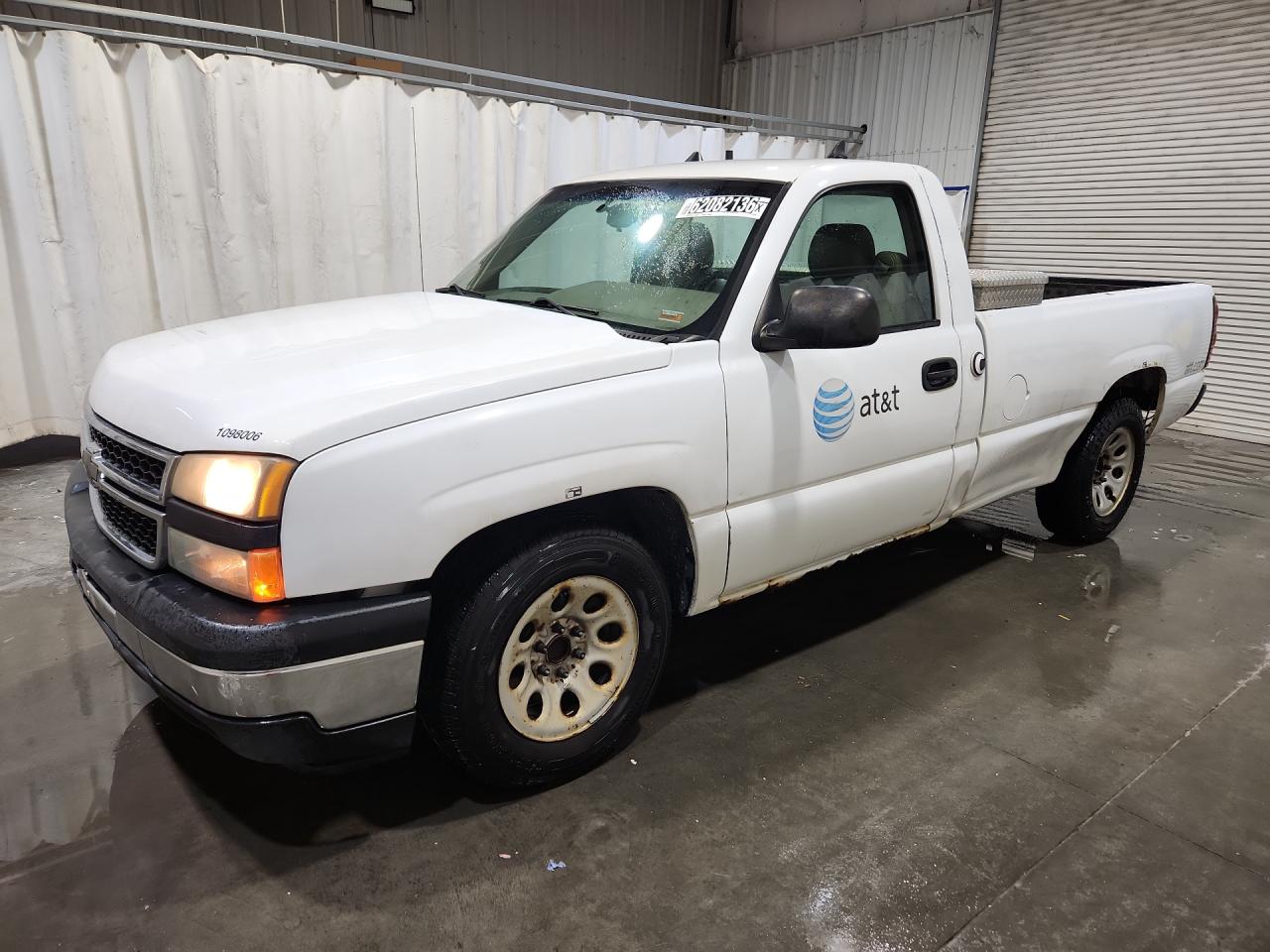 2007 Chevrolet Silverado C1500 Classic White vin: 1GCEC14X87Z148798 Damage: Left Front Door, Dent(S) W/ Paint Dmg, 6 To 7 Inches