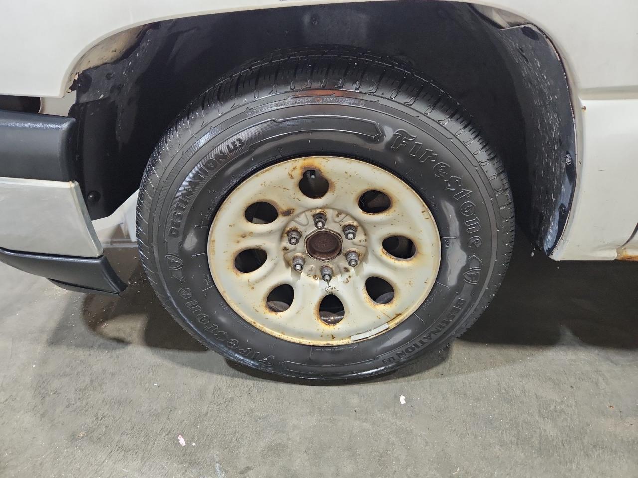 2007 Chevrolet Silverado C1500 Classic White vin: 1GCEC14X87Z148798 Damage: Left Front Wheel, Corrosion, > 12 Inches