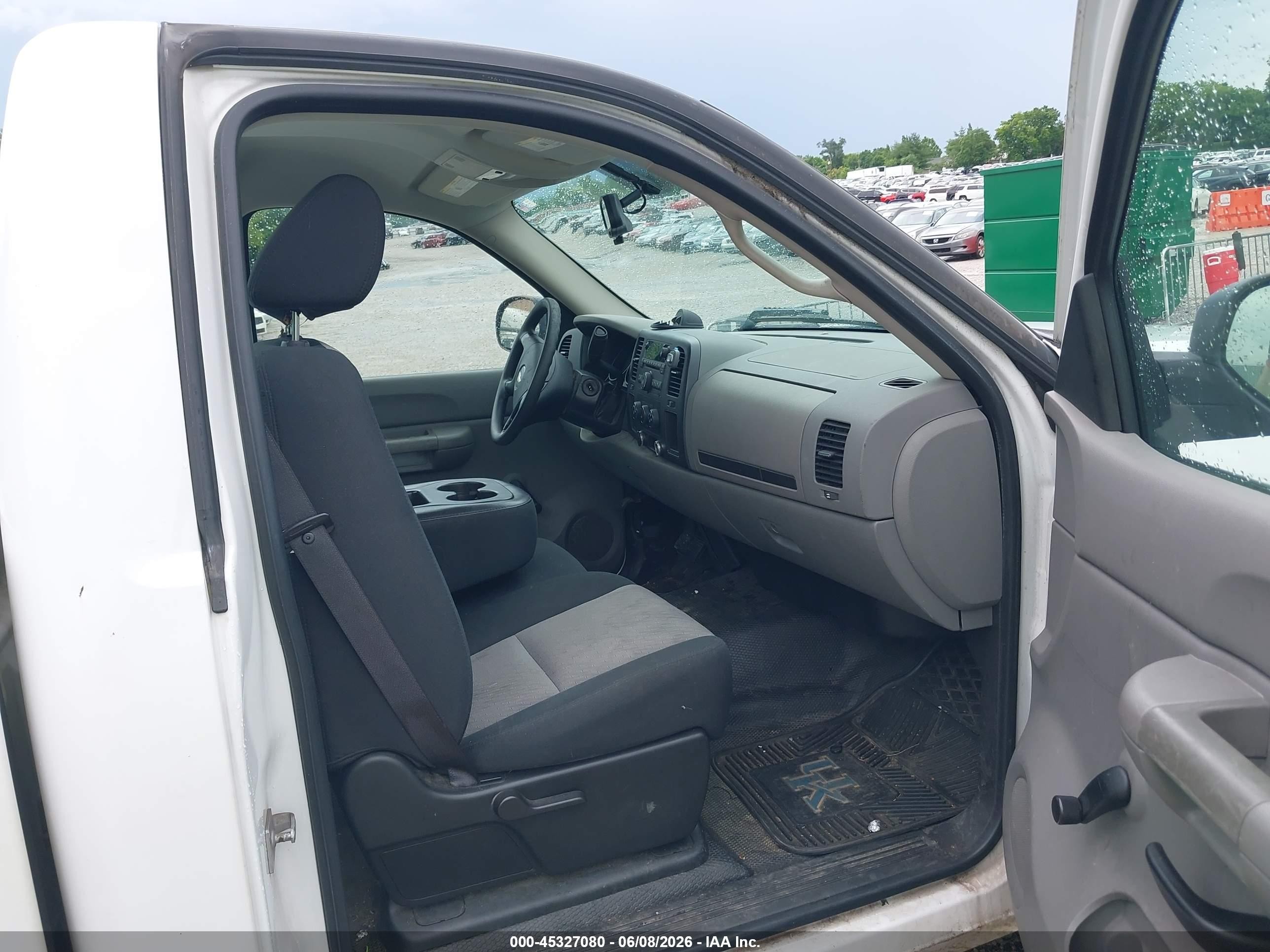 2008 Chevrolet Silverado 1500 Work Truck White vin: 1GCEC14X88Z113244