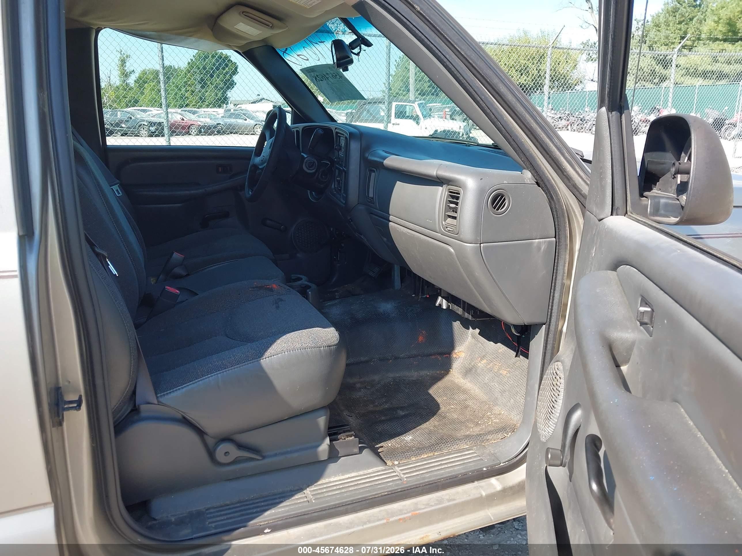 2003 Chevrolet Silverado 1500 Work Truck Серебряный vin: 1GCEC14X93Z133902